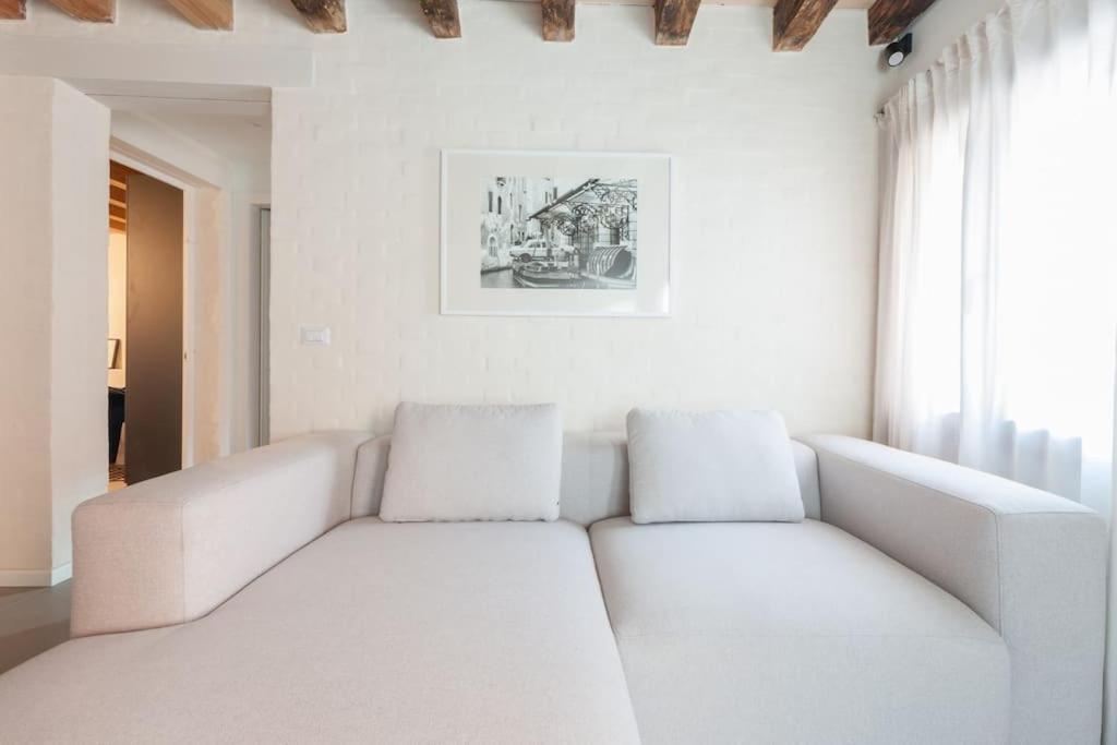 Ca' Ferrando, Brand New Apartment, Experienced Host! *