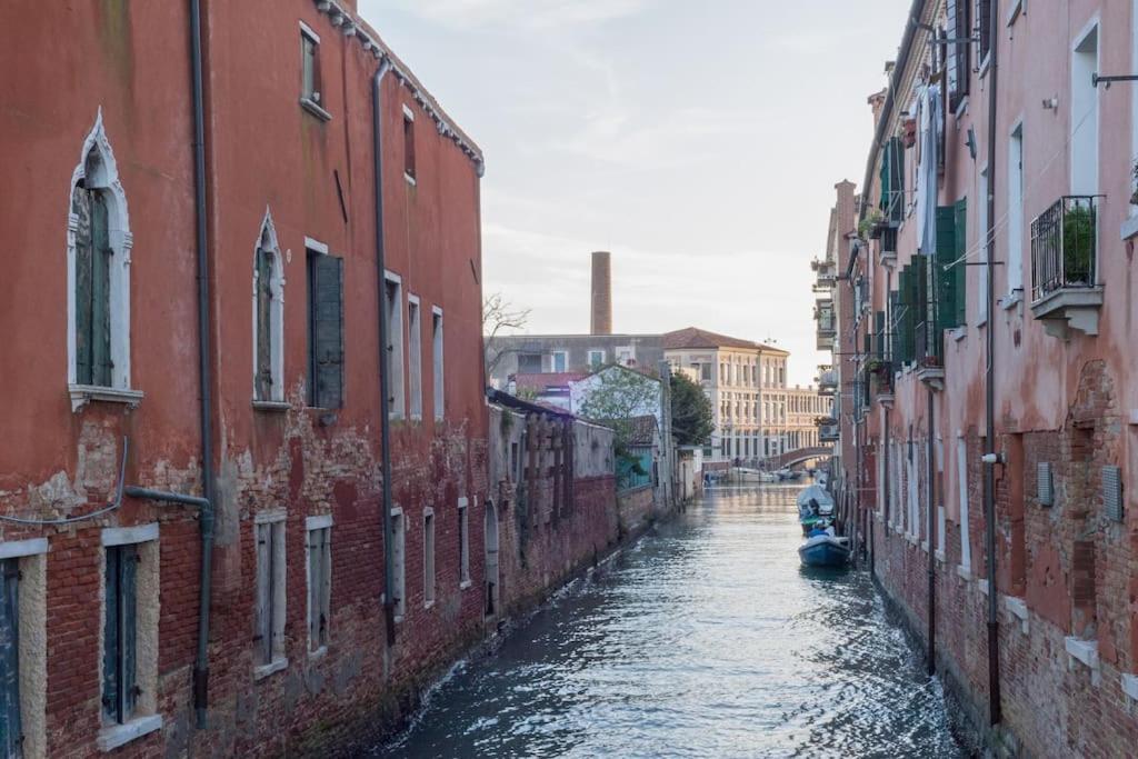 Ca' Ferrando, Brand New Apartment, Experienced Host! *