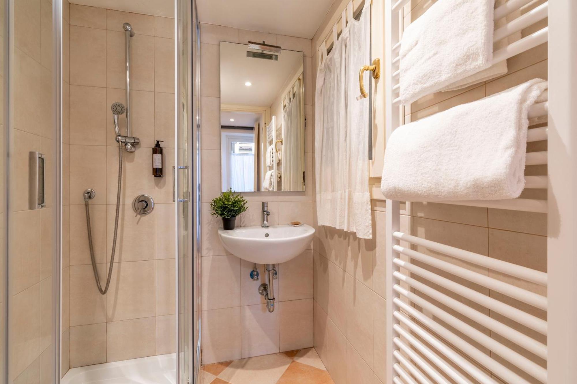 Fenix Colombina In Biennale - Your Little House Apartment