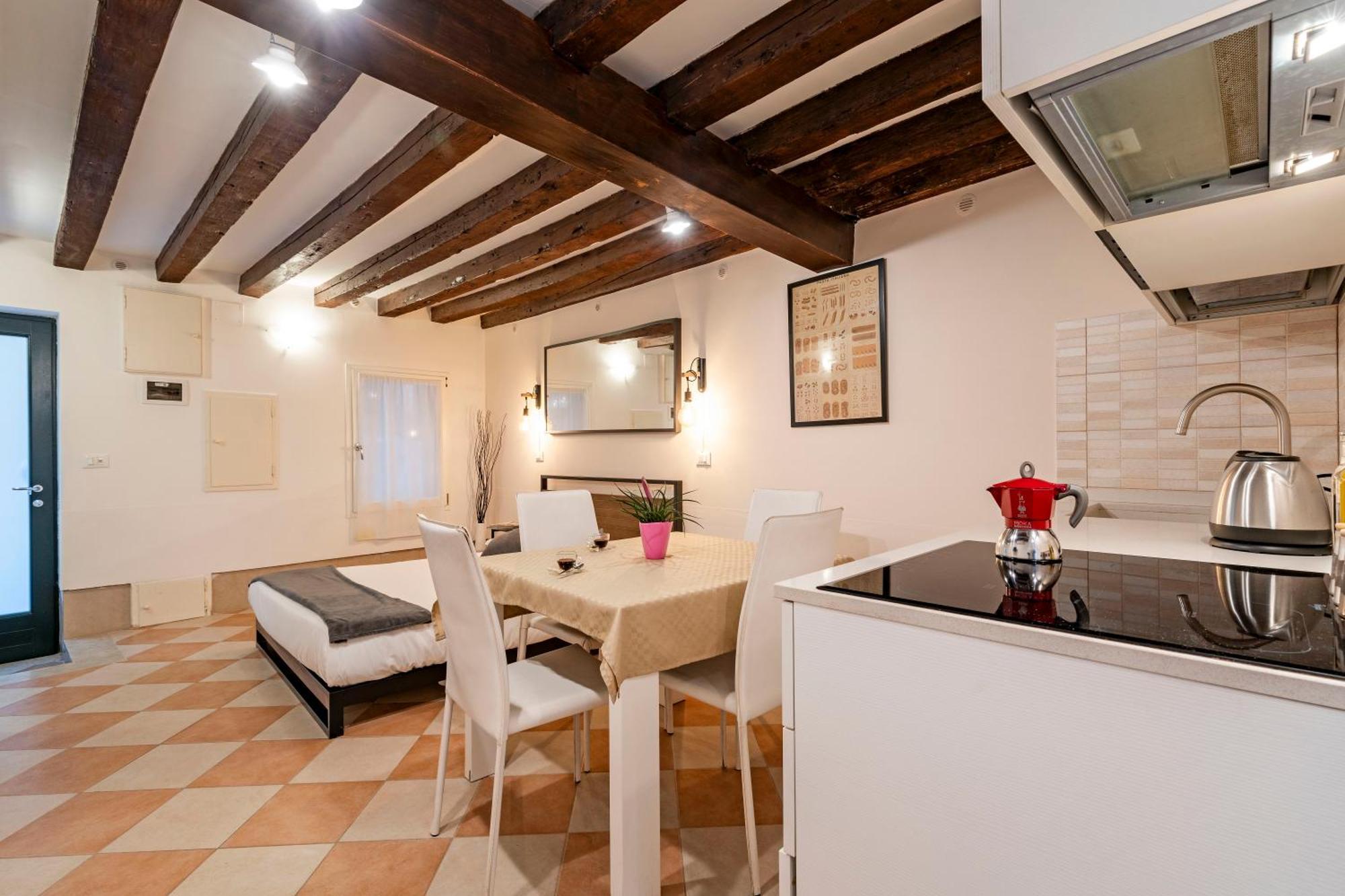 Fenix Colombina In Biennale - Your Little House Venice