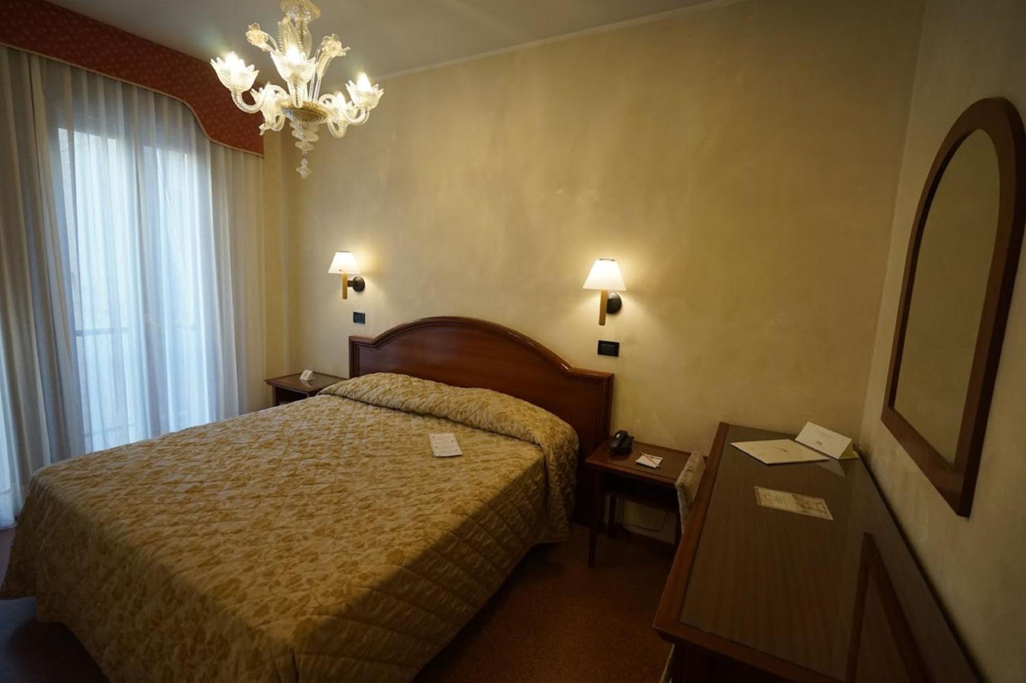 Carlton Capri Hotel