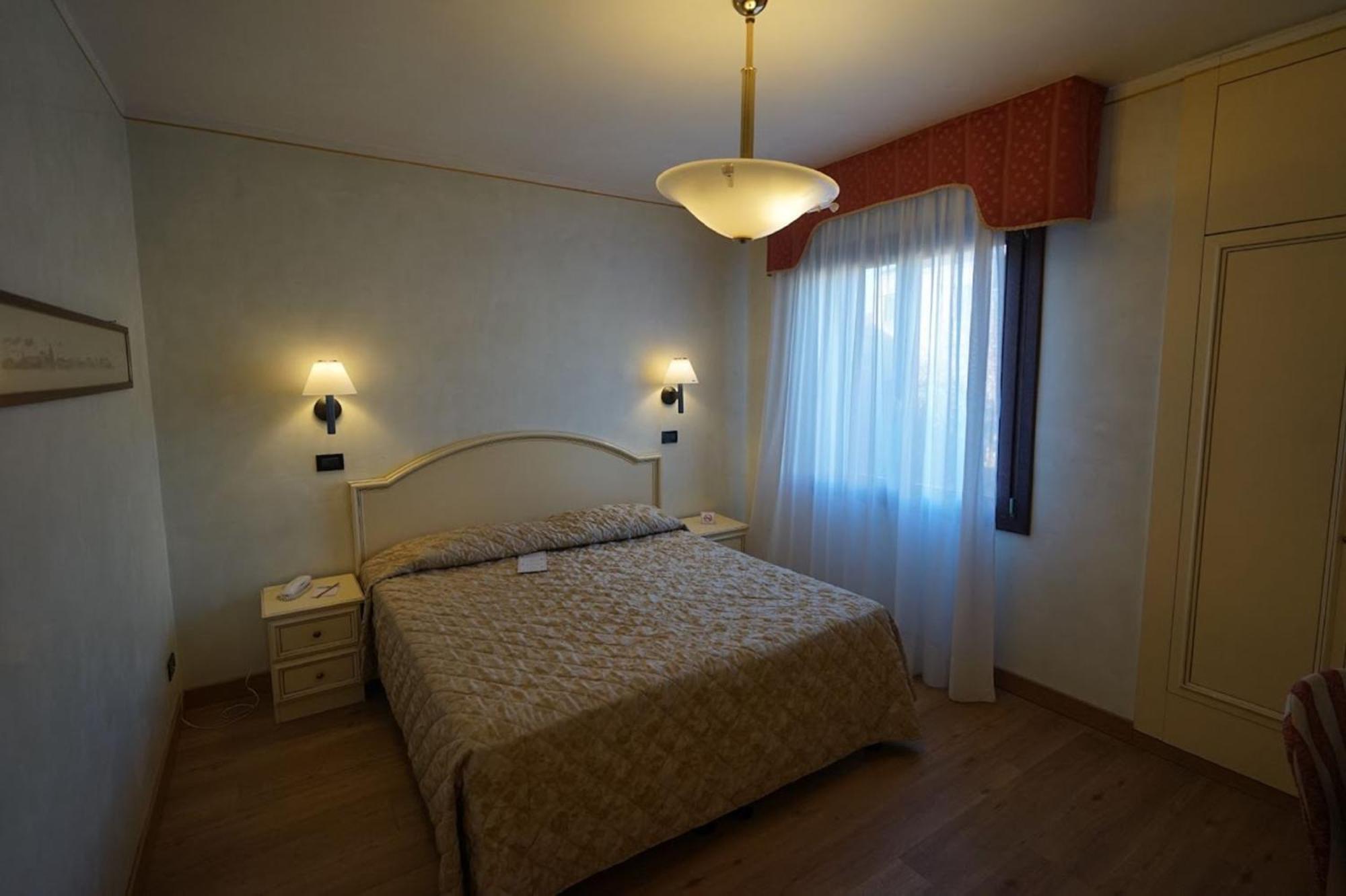 Carlton Capri Hotel