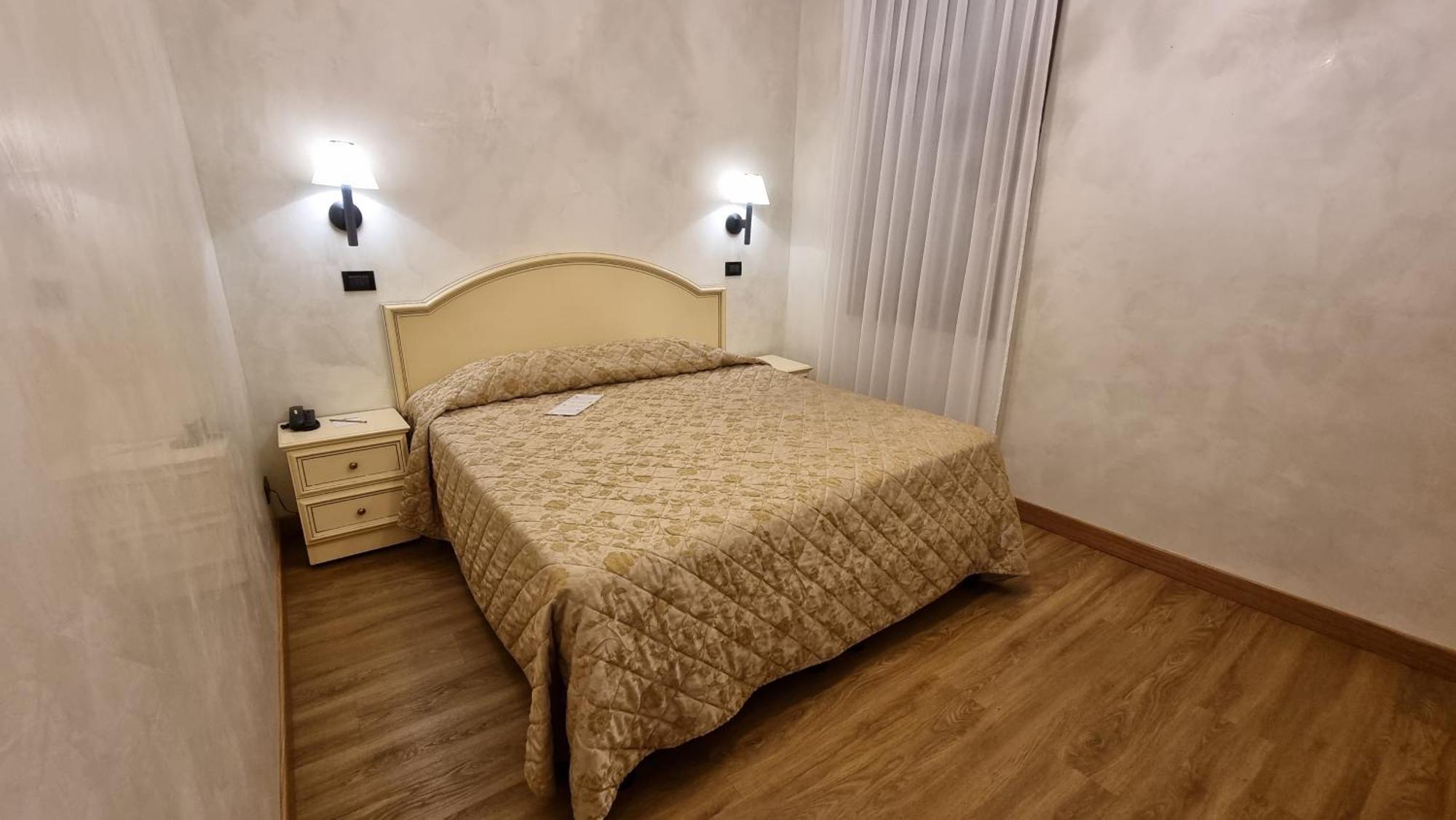 Carlton Capri Hotel