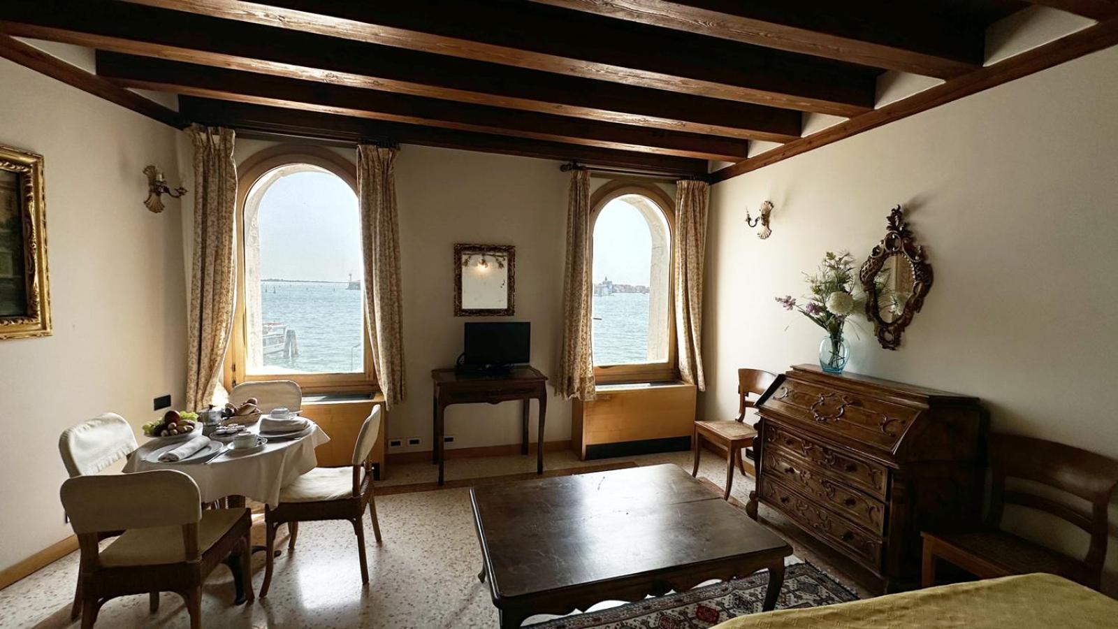San Simeon * Venice