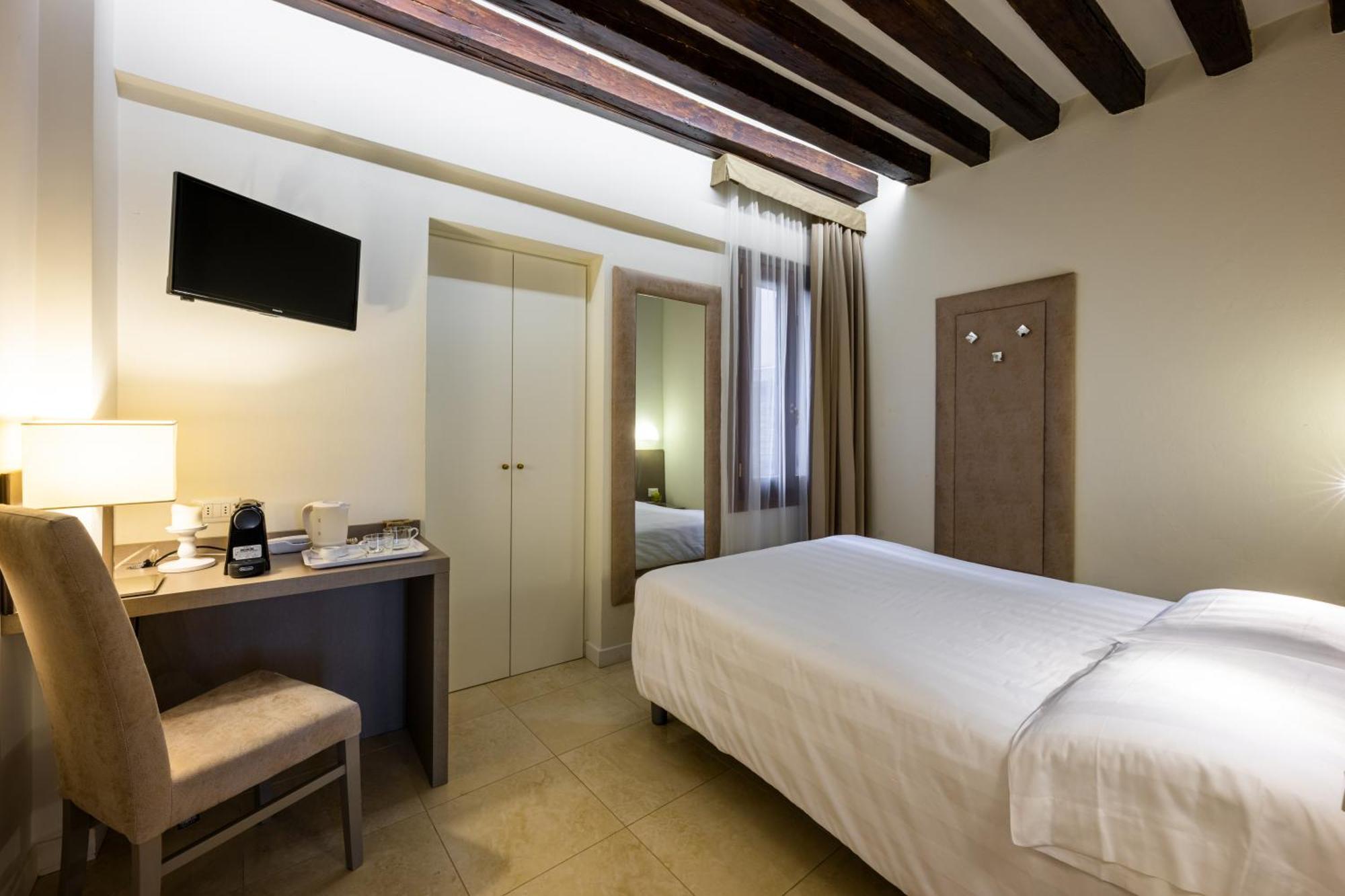 Leone Hotel