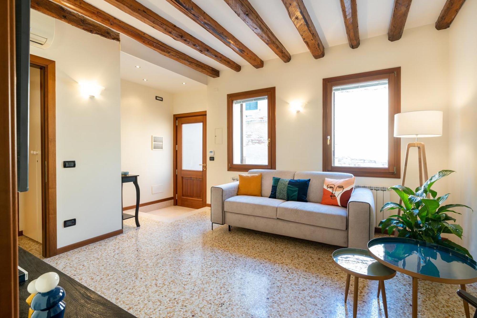 Apartment Elegante E Luminoso, Spazio Esterno Privato