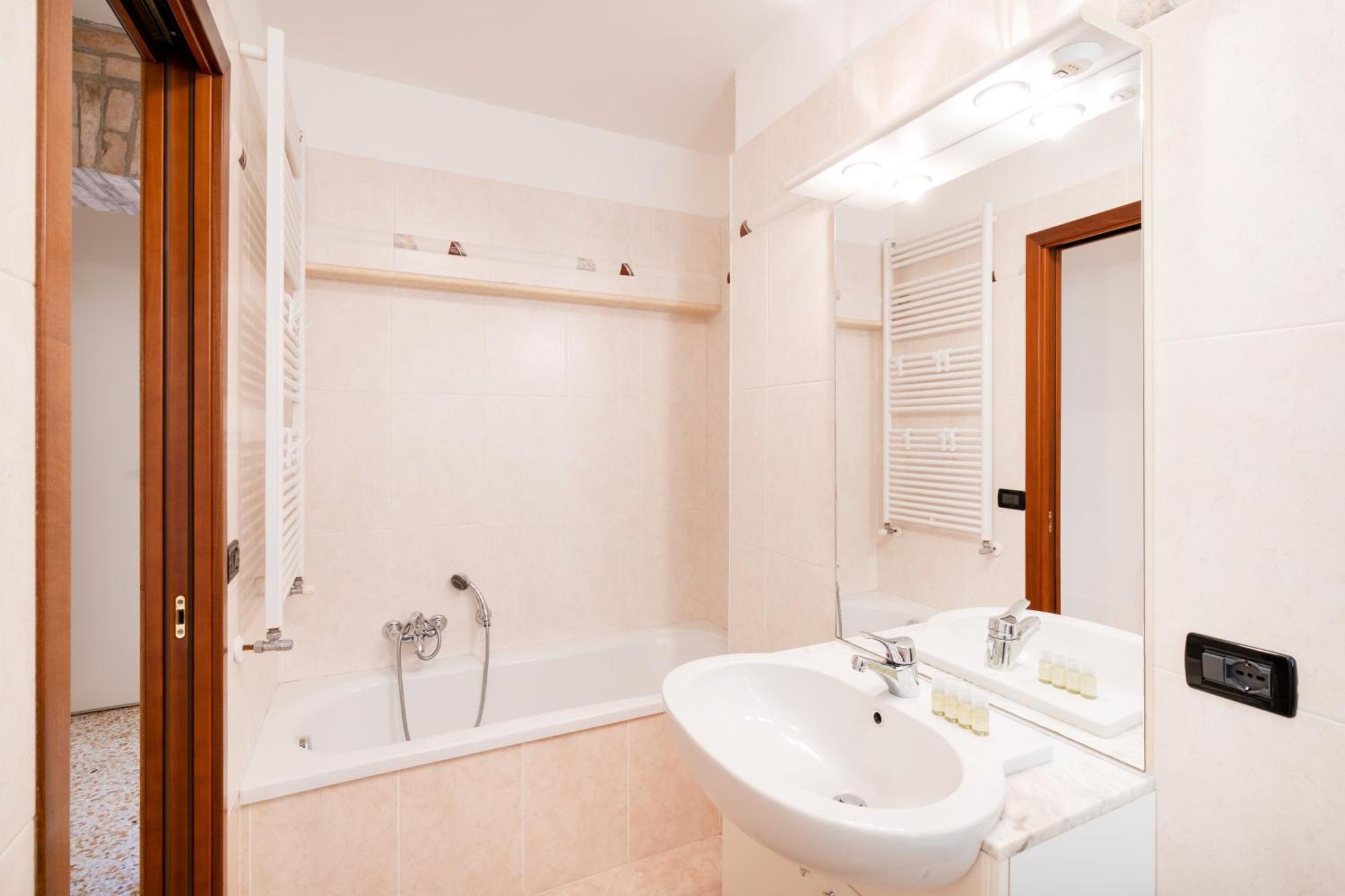 Elegante E Luminoso, Spazio Esterno Privato Apartment *