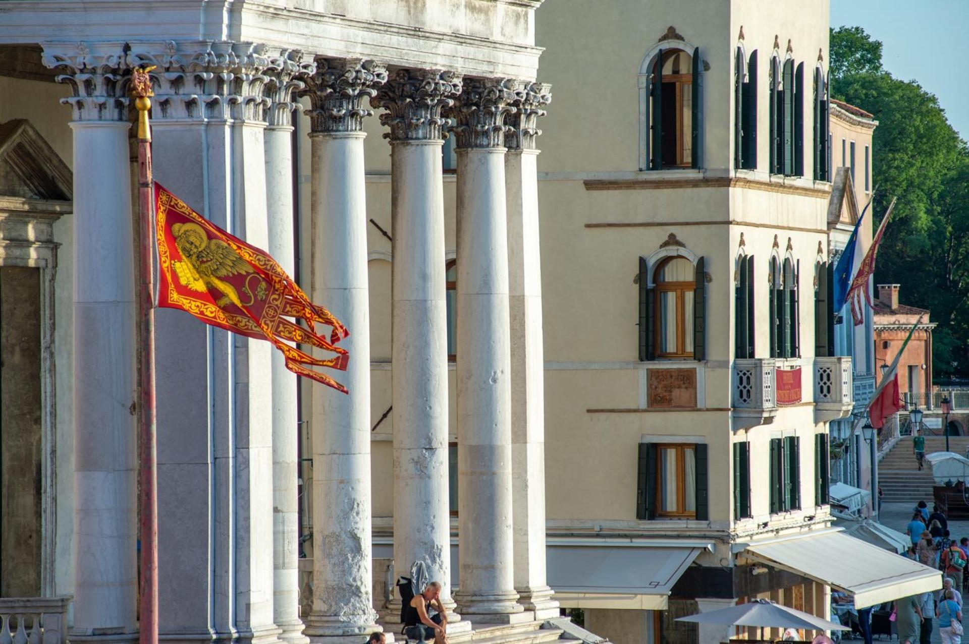 Hotel Antiche Figure 3*