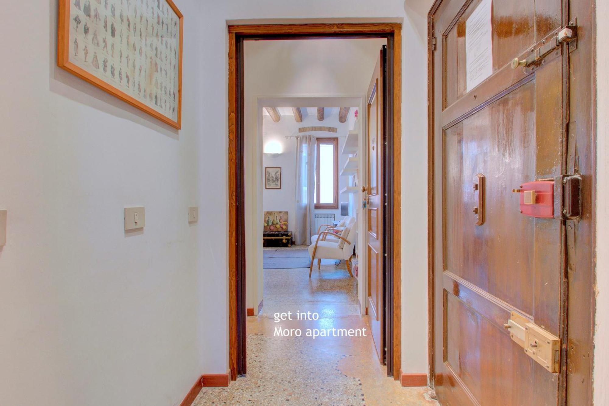 Moro Get-by-train Apartment