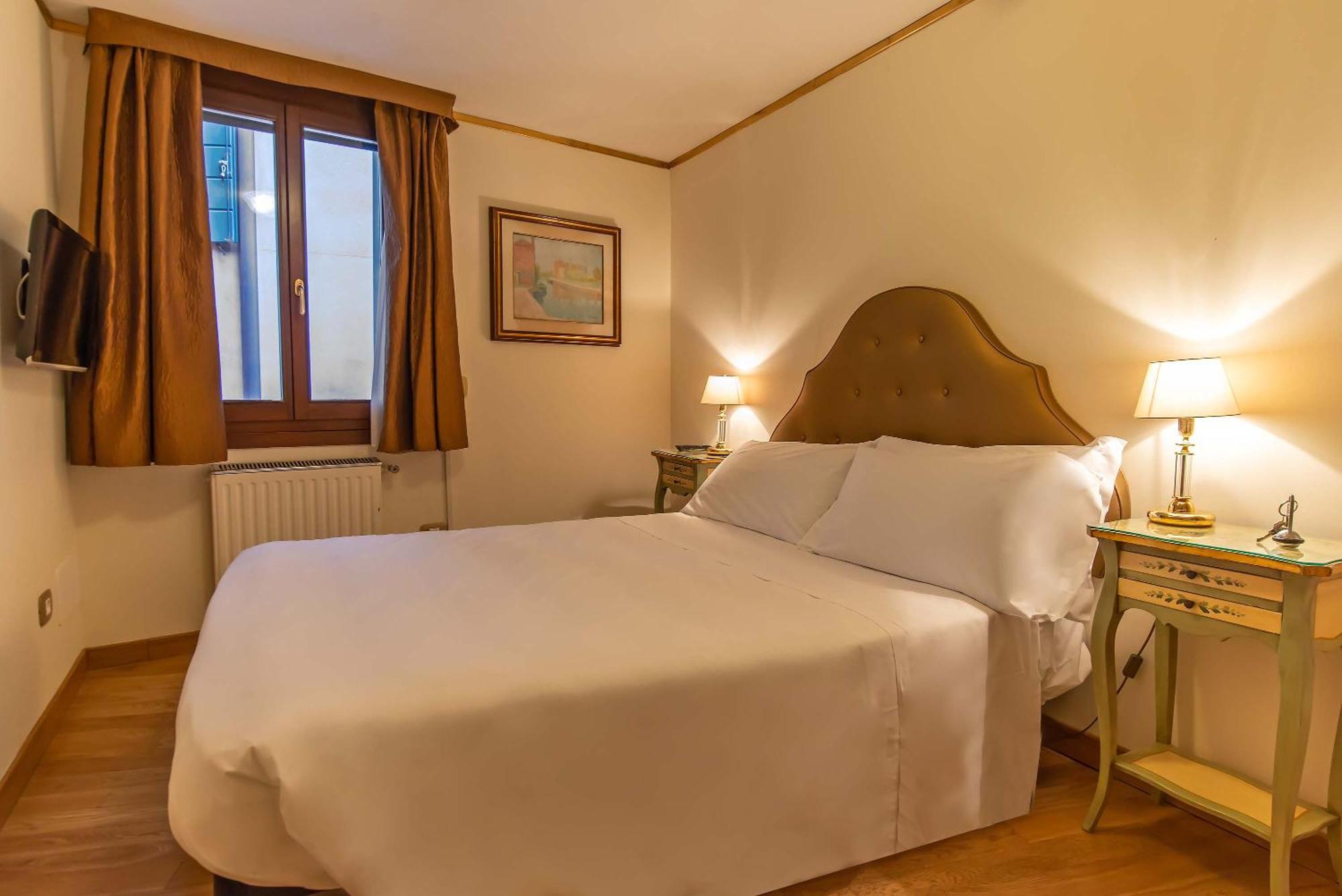La Fenice Et Des Artistes Hotel 3*