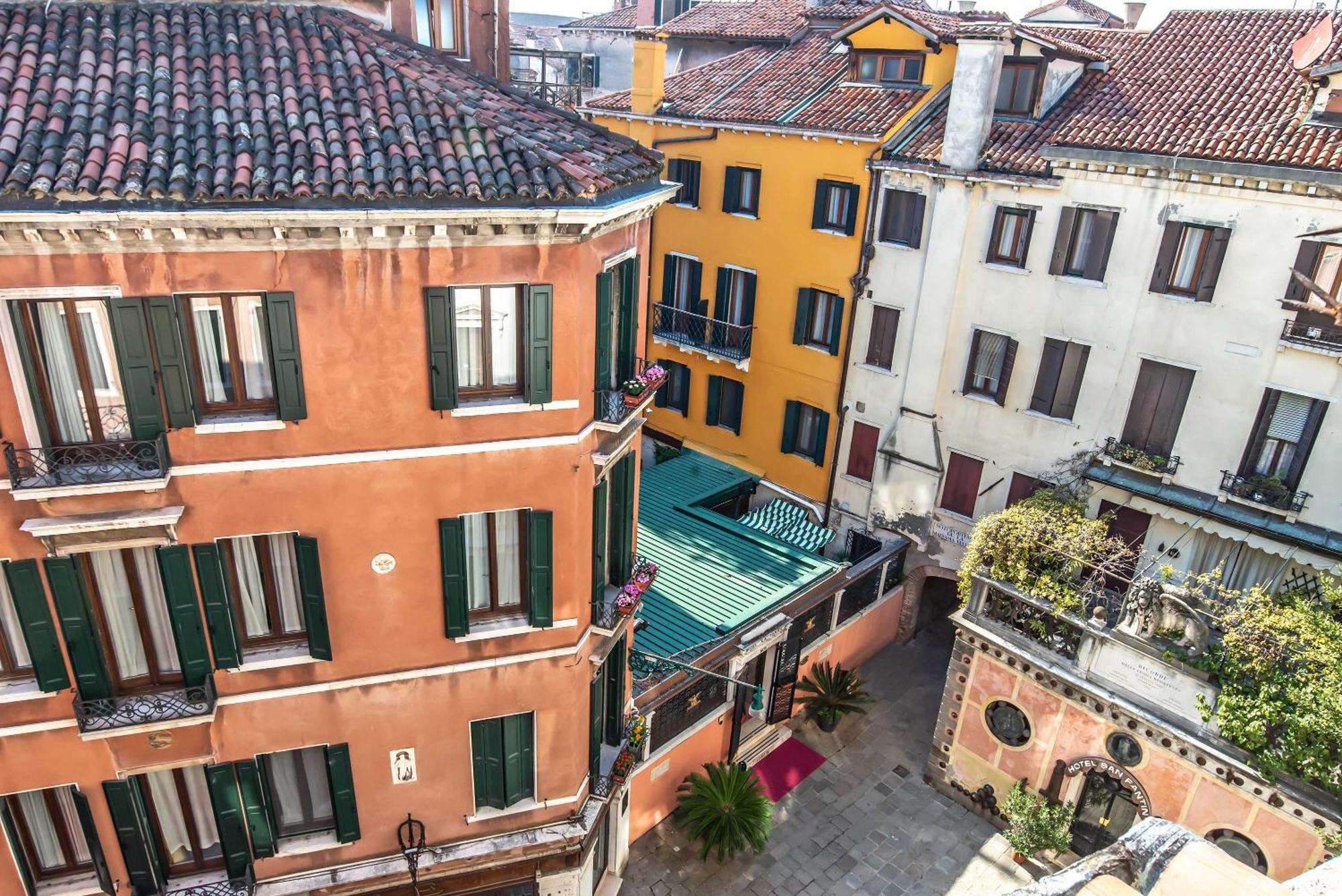 Hotel La Fenice Et Des Artistes 3*