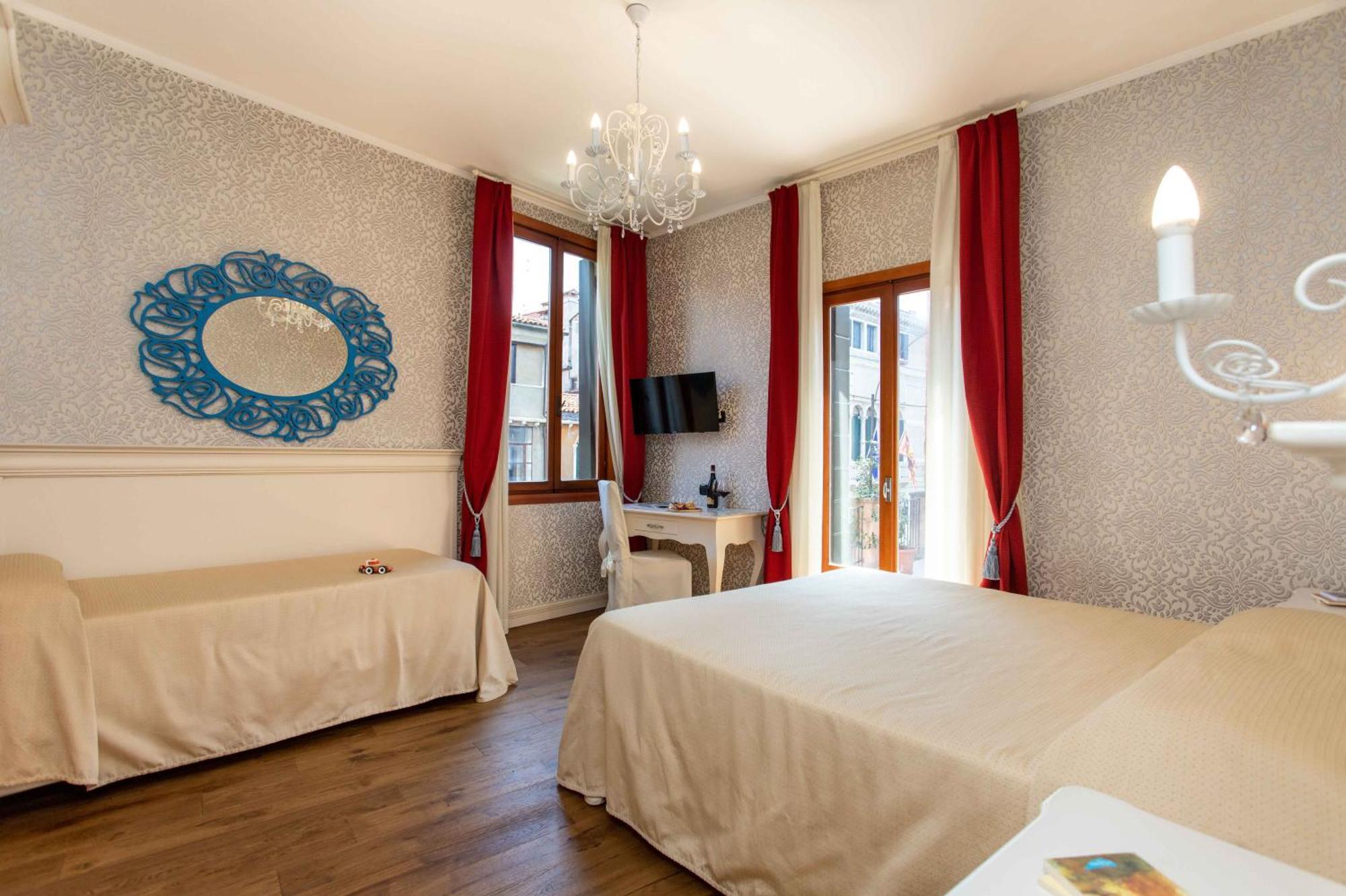 Guest house Charming Palace Santa Fosca 3*