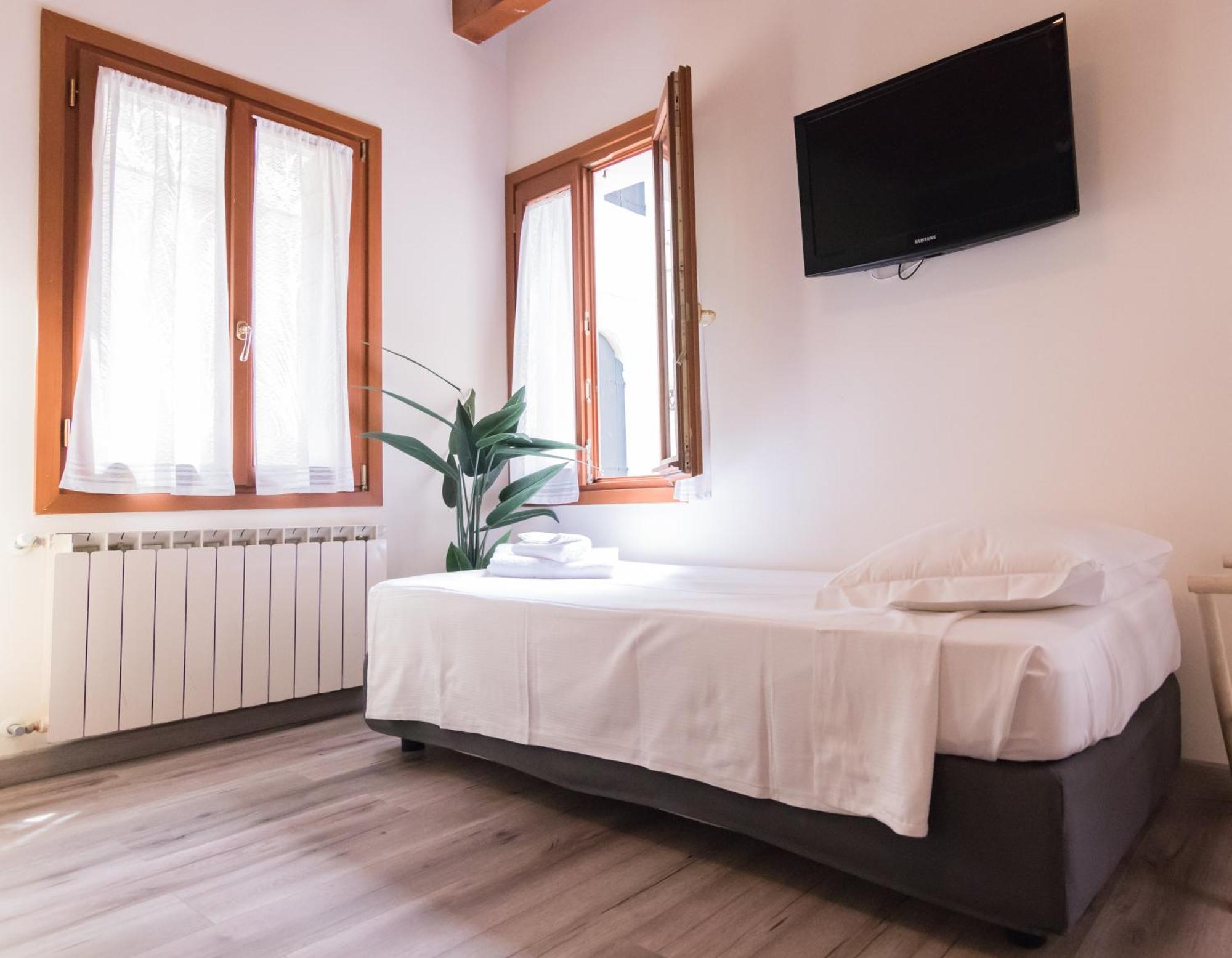 Casanova Ai Tolentini Guest house 2*