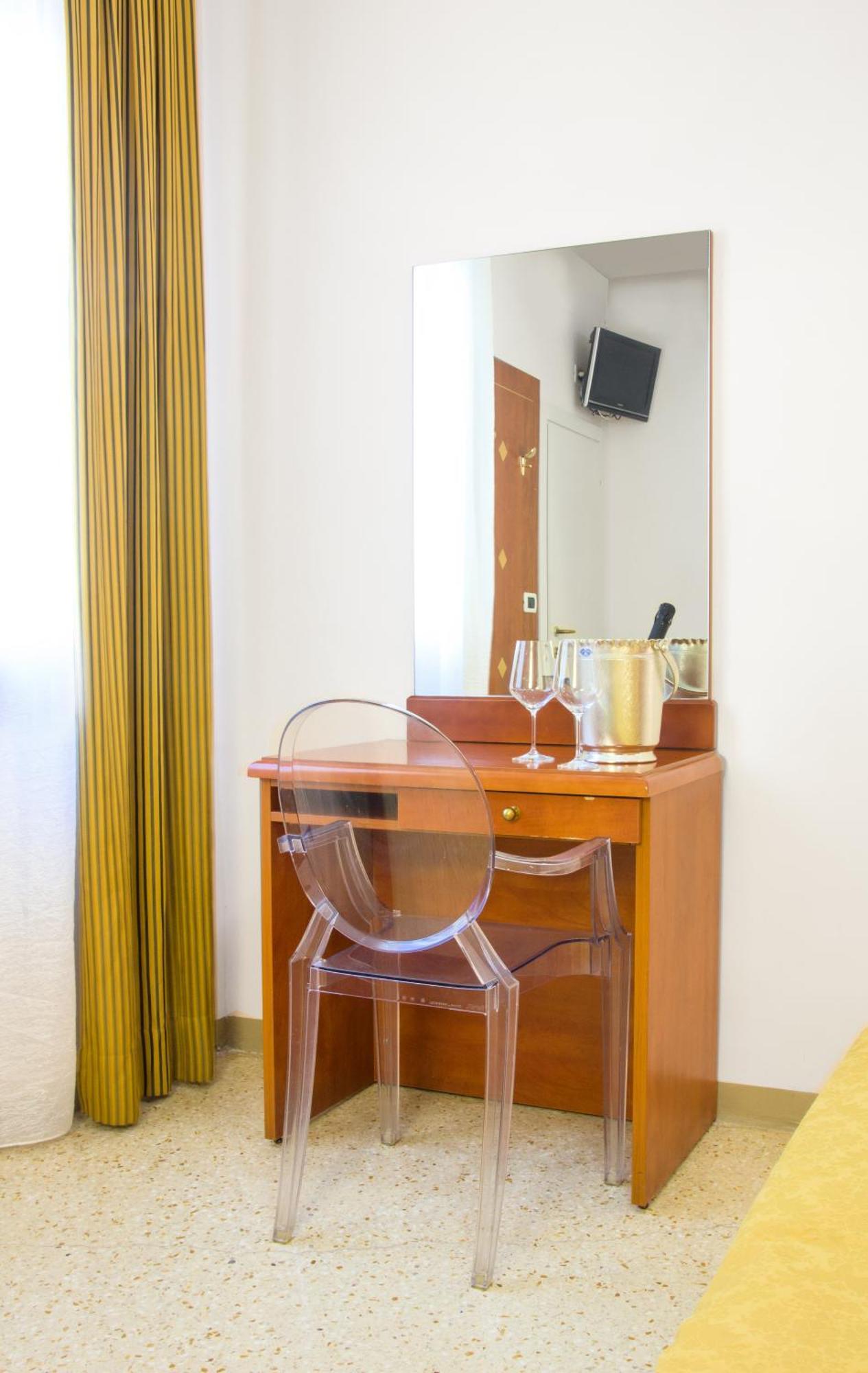 Adriatico Hotel 2*