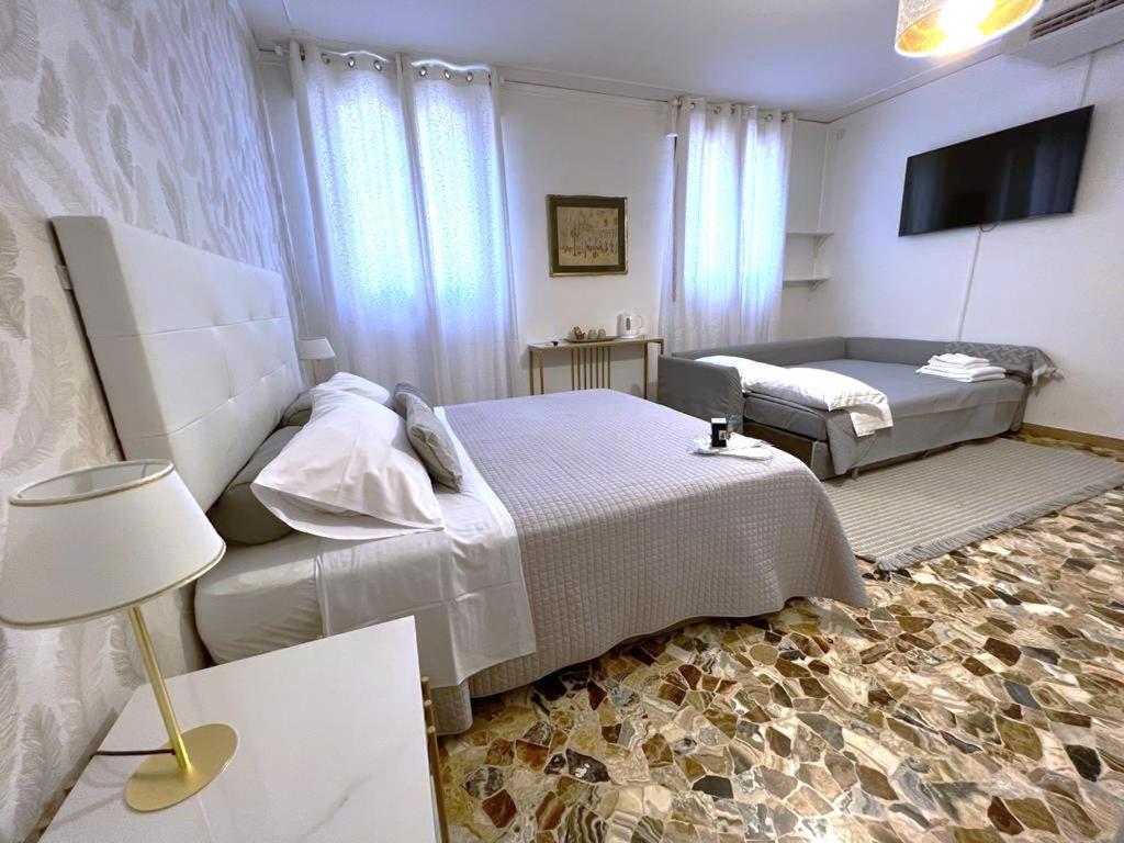 Canal View Homestay Venice