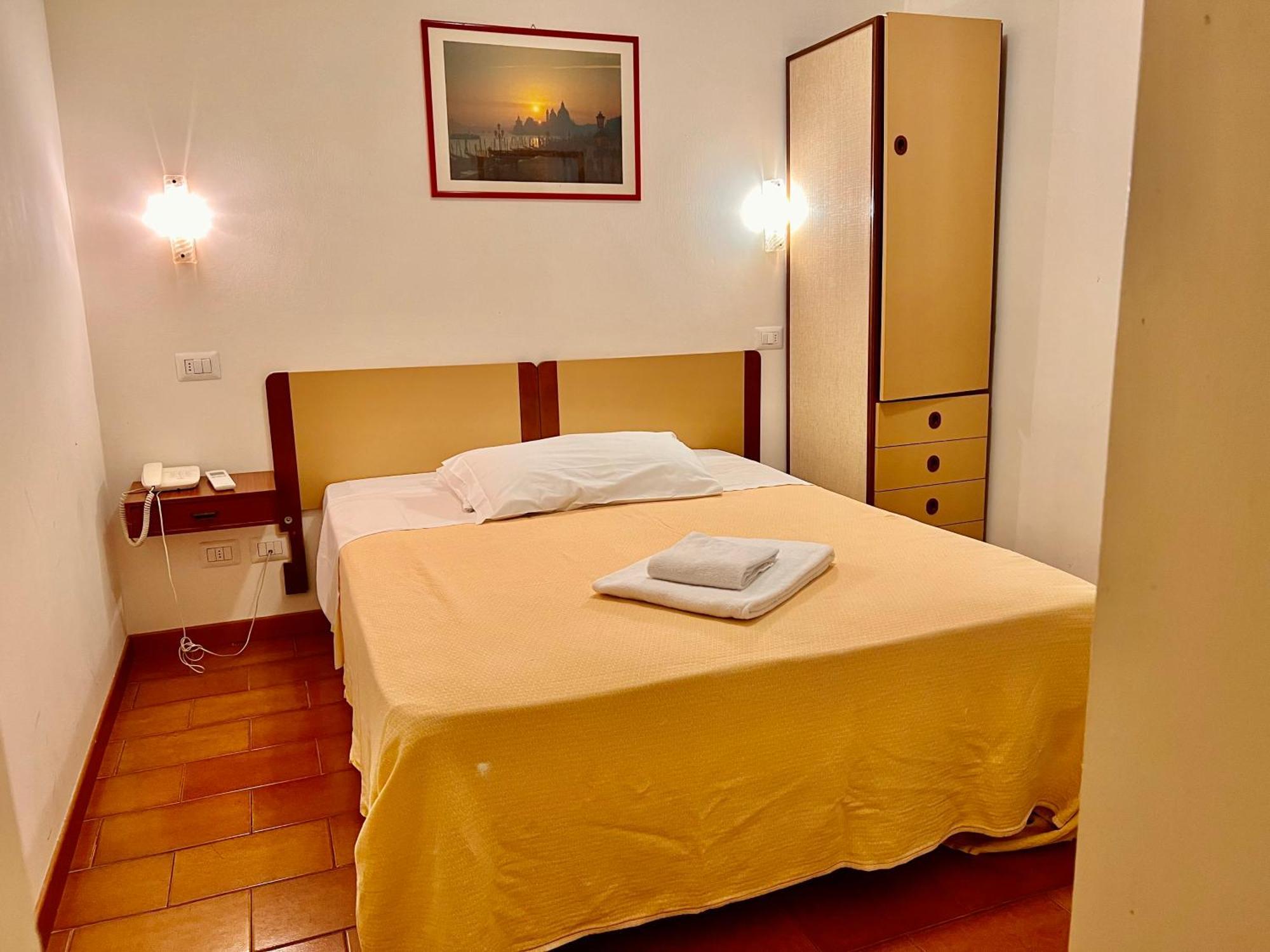 Canada Hotel 2*