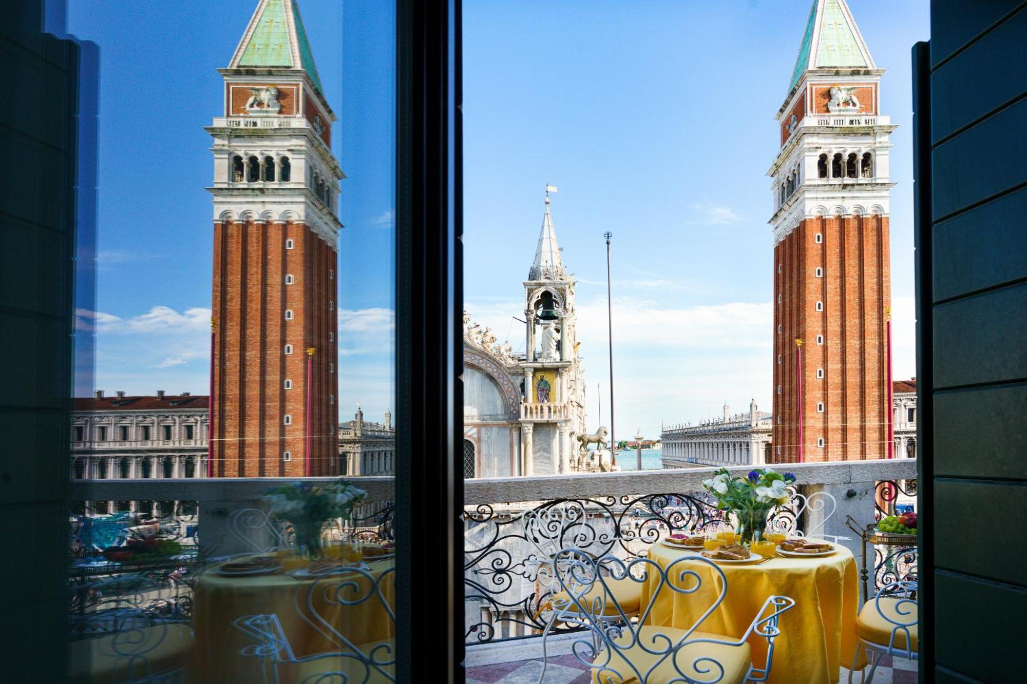 Apartment Due Leoni Terrace In St Mark's Square