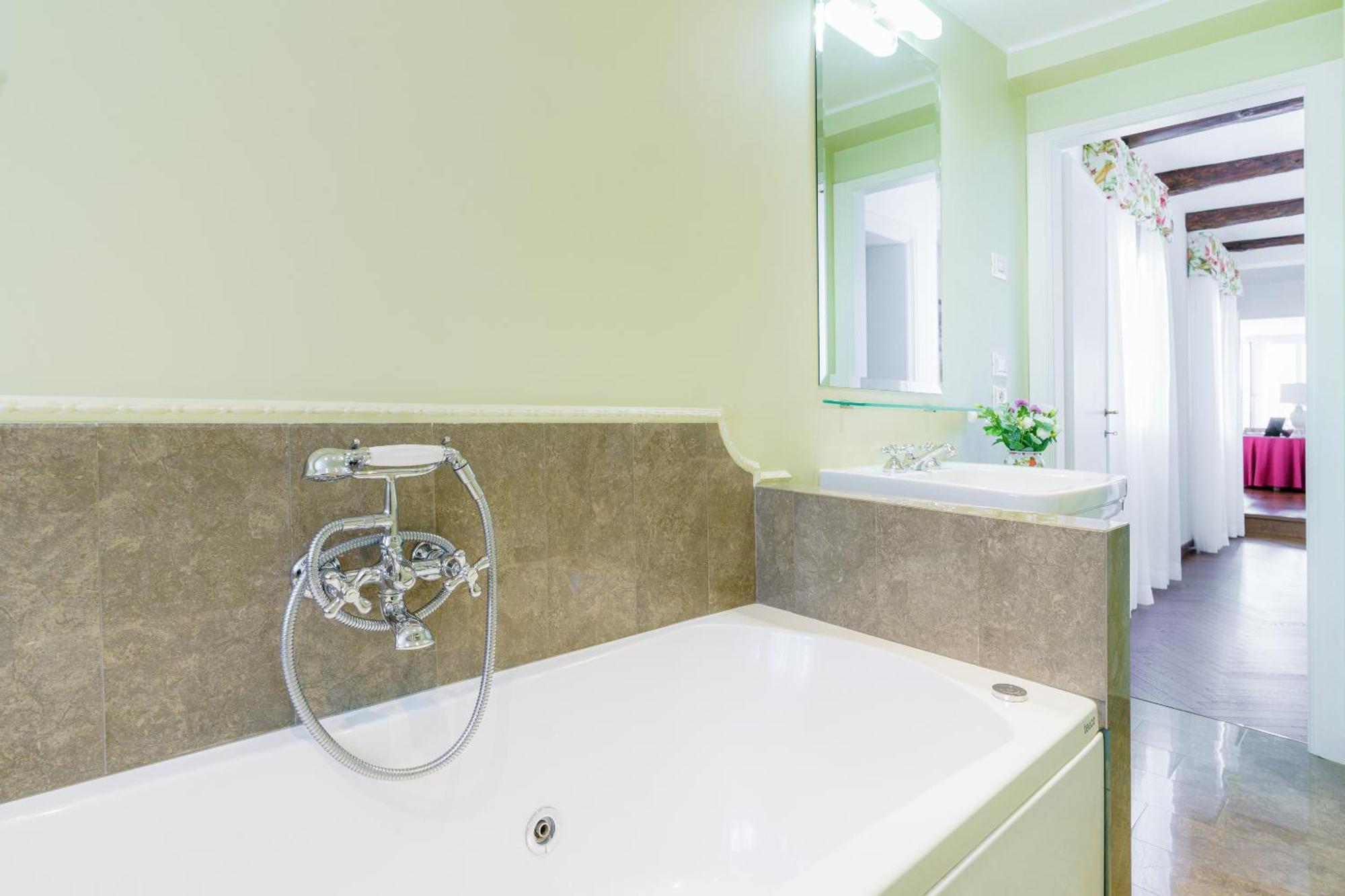 Apartment Due Leoni Terrace In St Mark's Square *