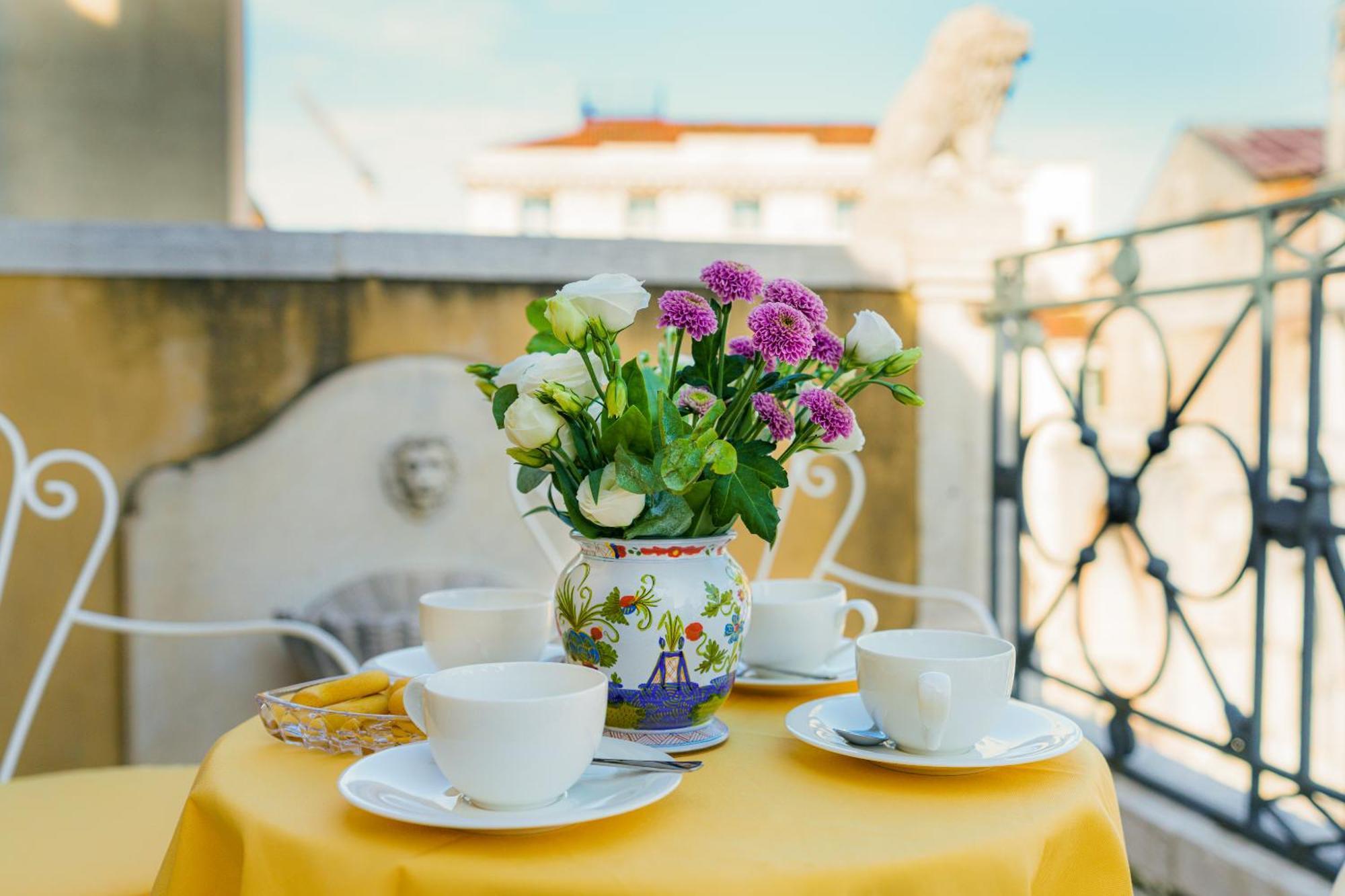 Due Leoni Terrace In St Mark's Square * Venice