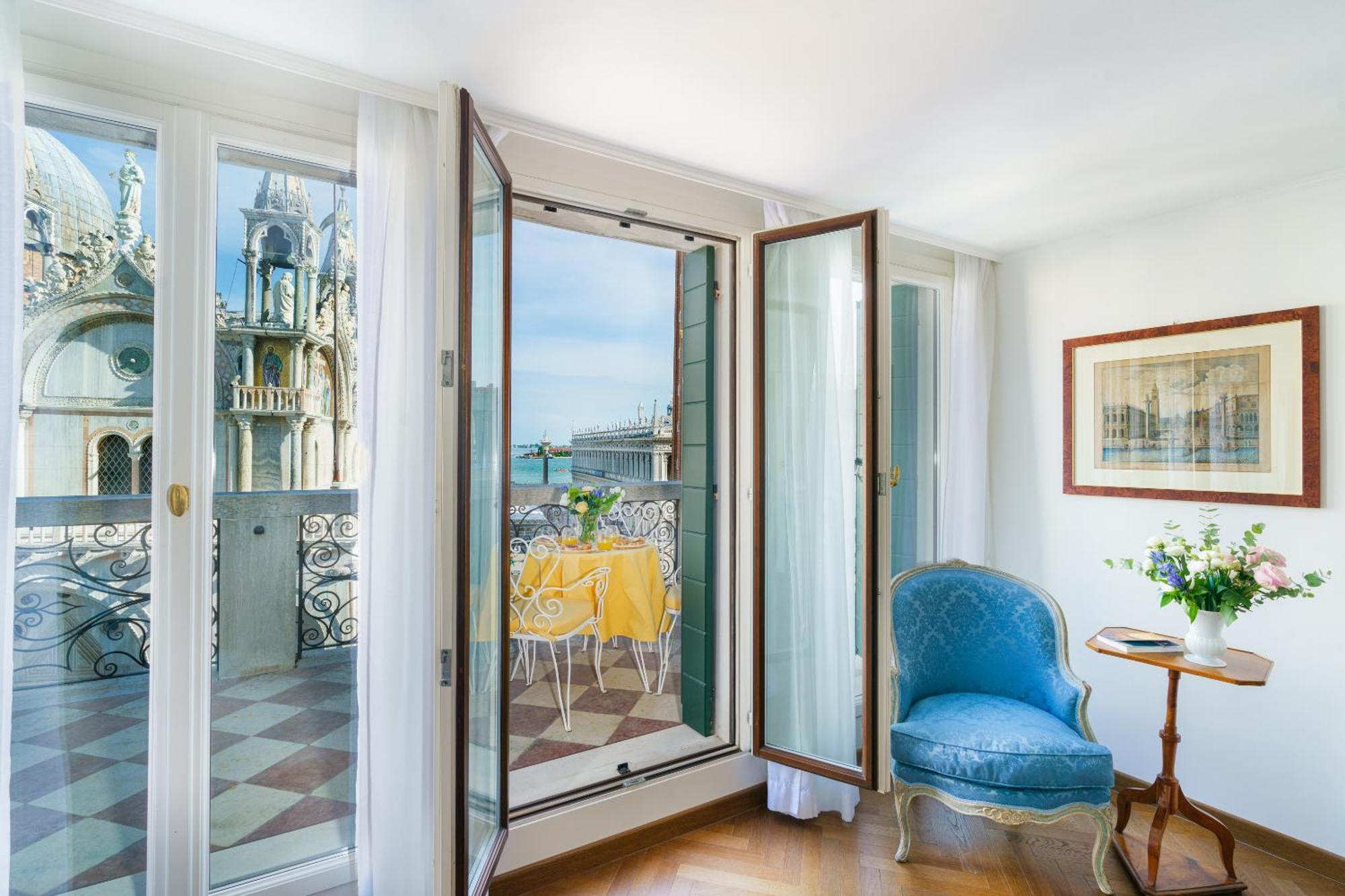 Due Leoni Terrace In St Mark's Square