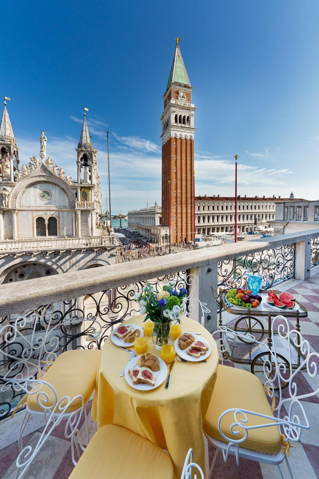 Due Leoni Terrace In St Mark's Square Apartment *