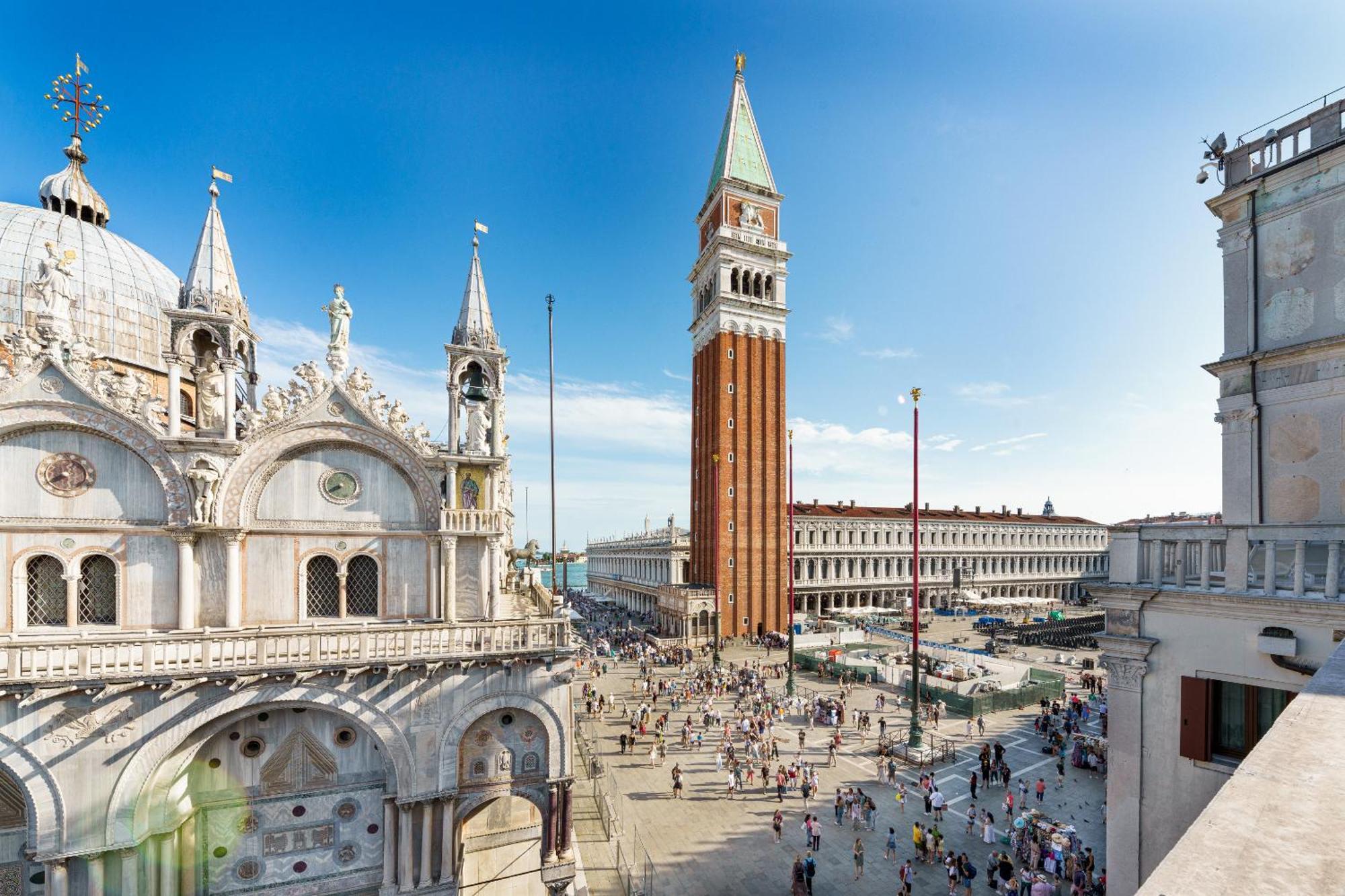 Apartment Due Leoni Terrace In St Mark's Square