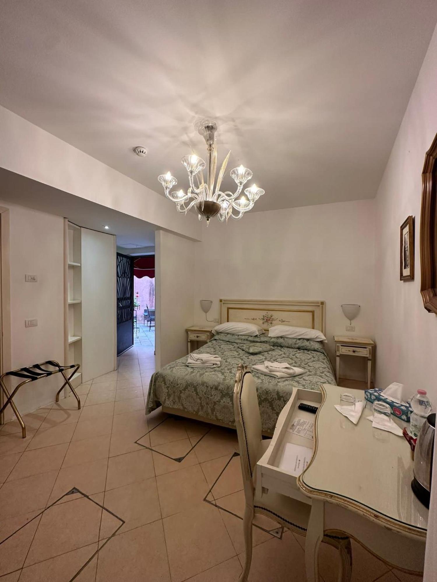 Alloggi Santa Sofia 2*