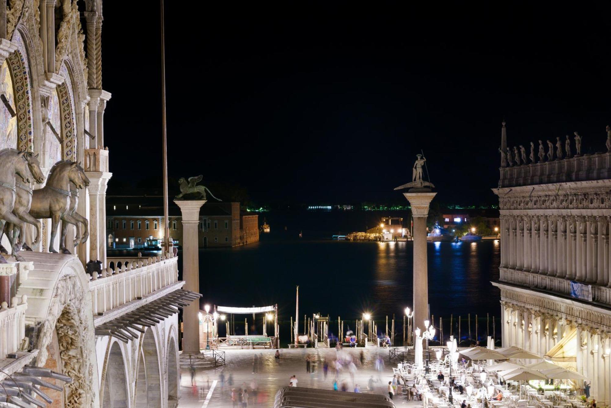 Apartment Due Leoni Terrace In St Mark's Square *