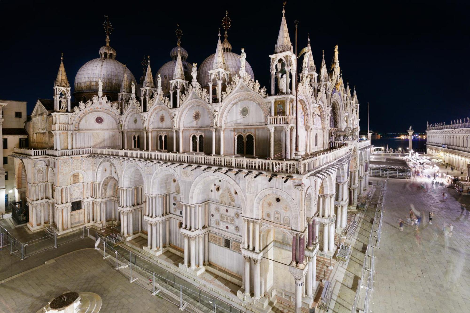 Due Leoni Terrace In St Mark's Square *