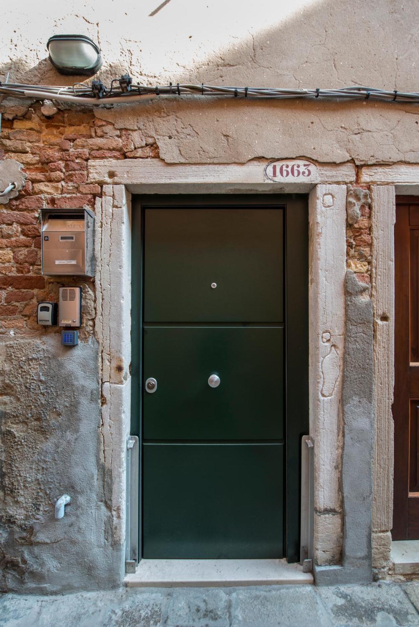 Tre Elementi, Close The Grand Canal * Venice