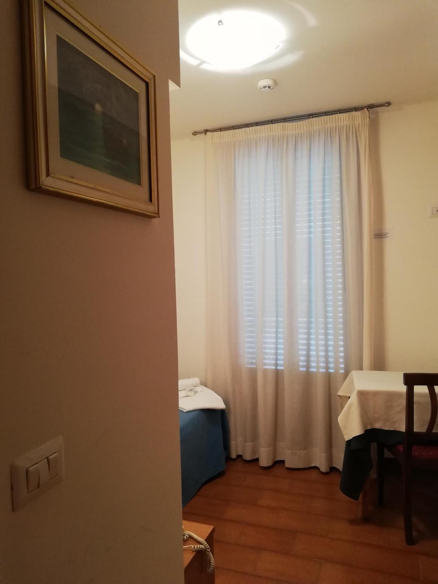 Canada Hotel 2*