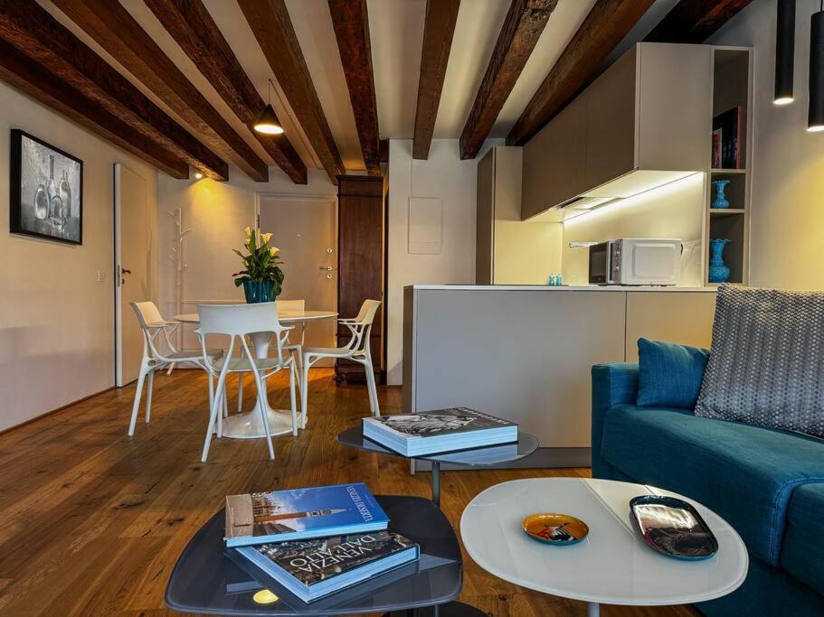 Sedo3032a • • Luxury House •