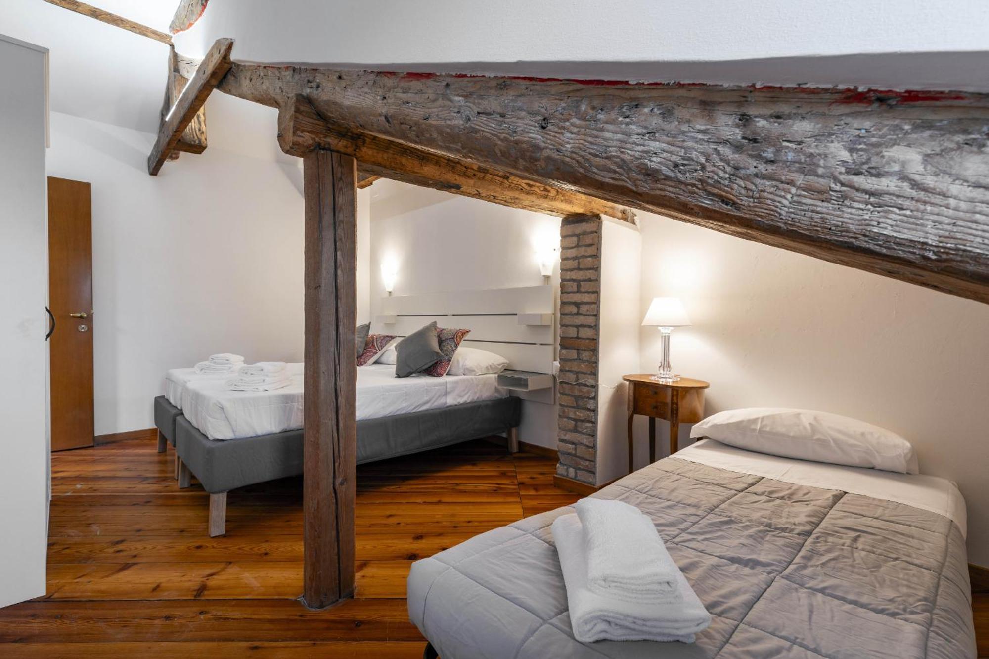 Accademia Sunshine With Terrace Apartment