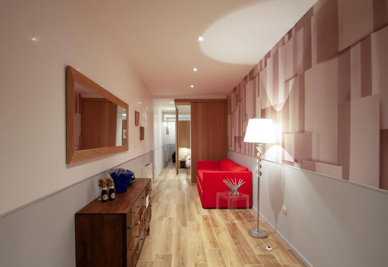 The Lovers' Loft Apartment *