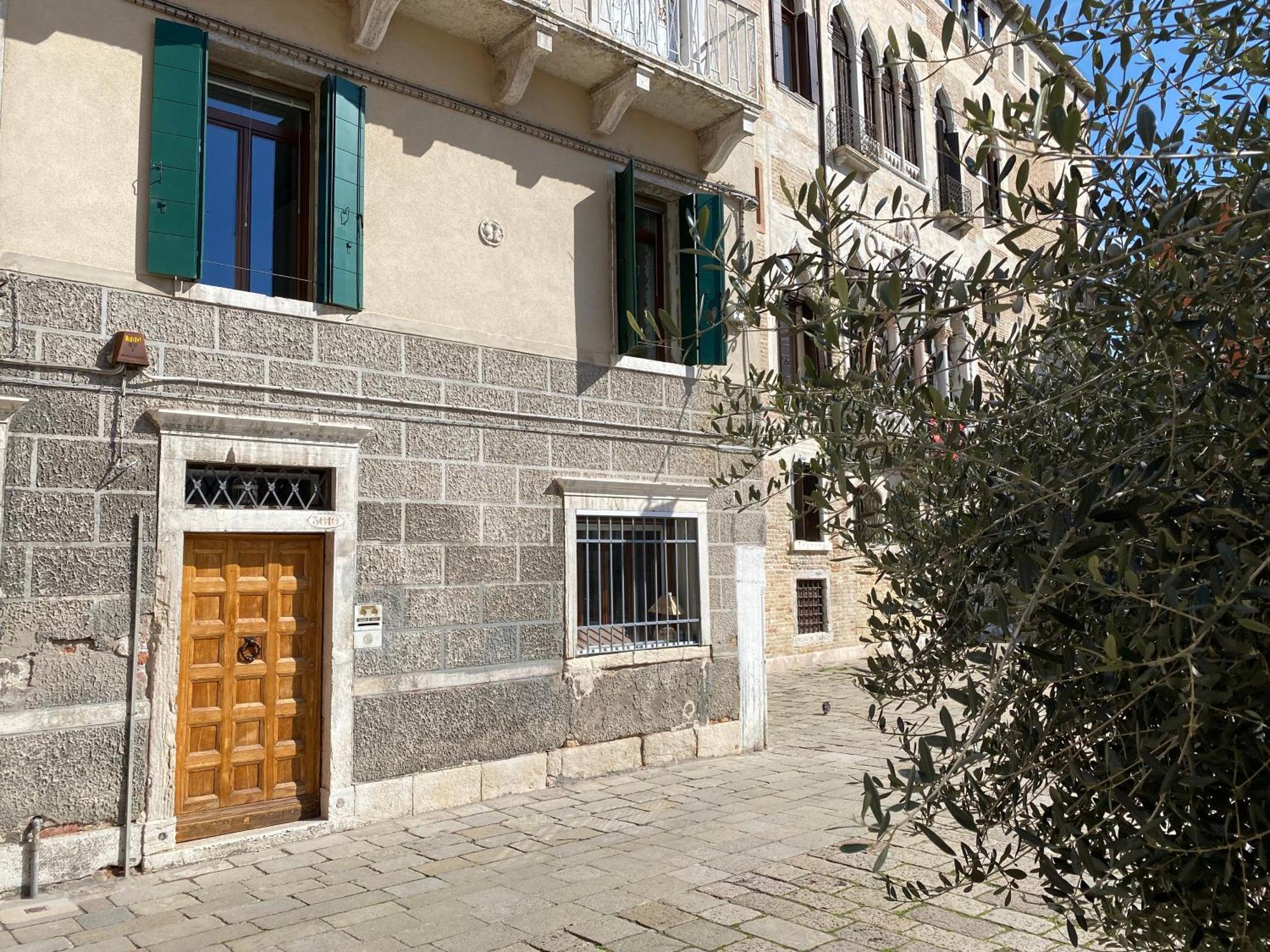 Apartamento Soderini Splendor: First Floor Palazzo Charm At Castello Square Veneza