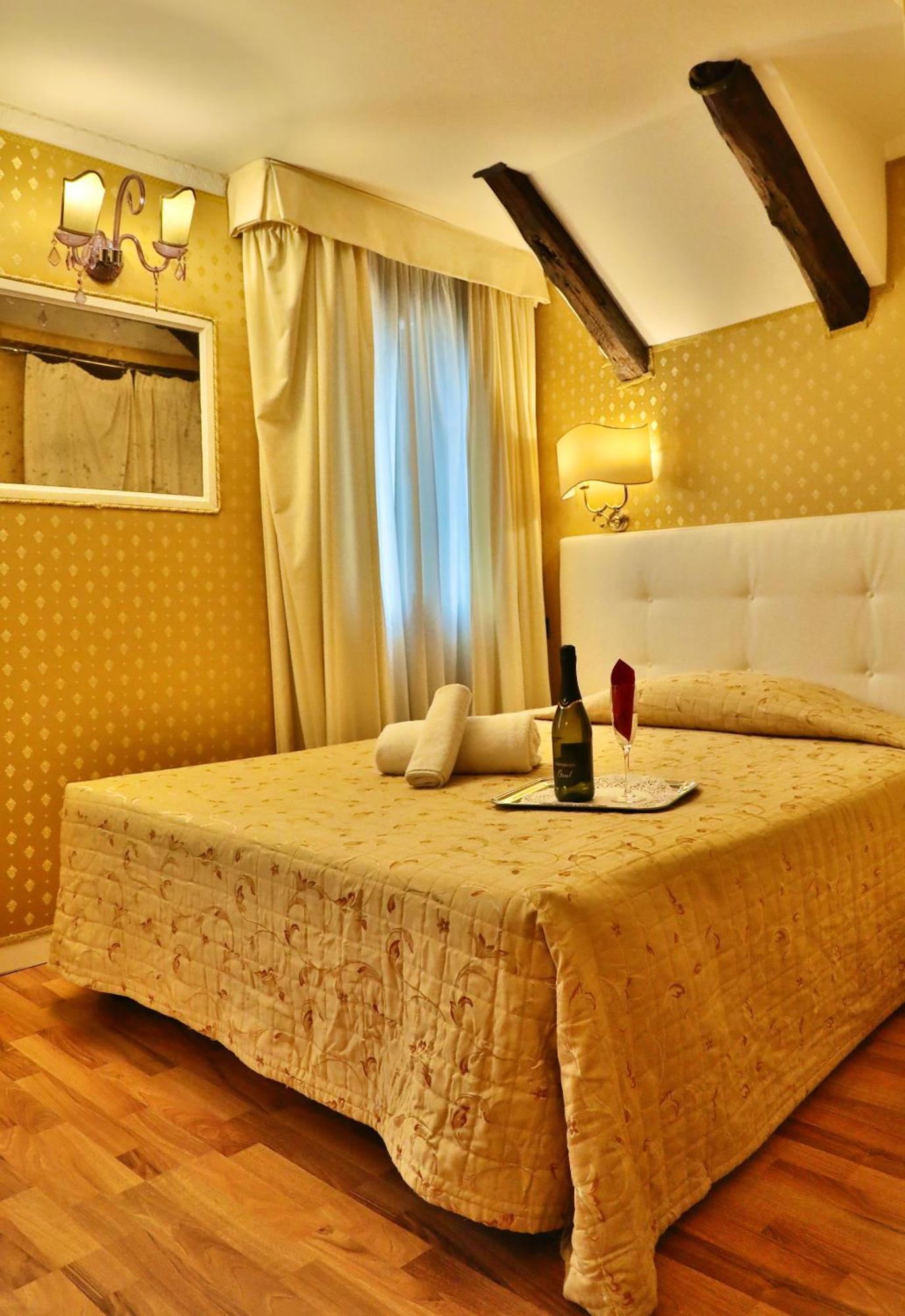 Noemi Hotel