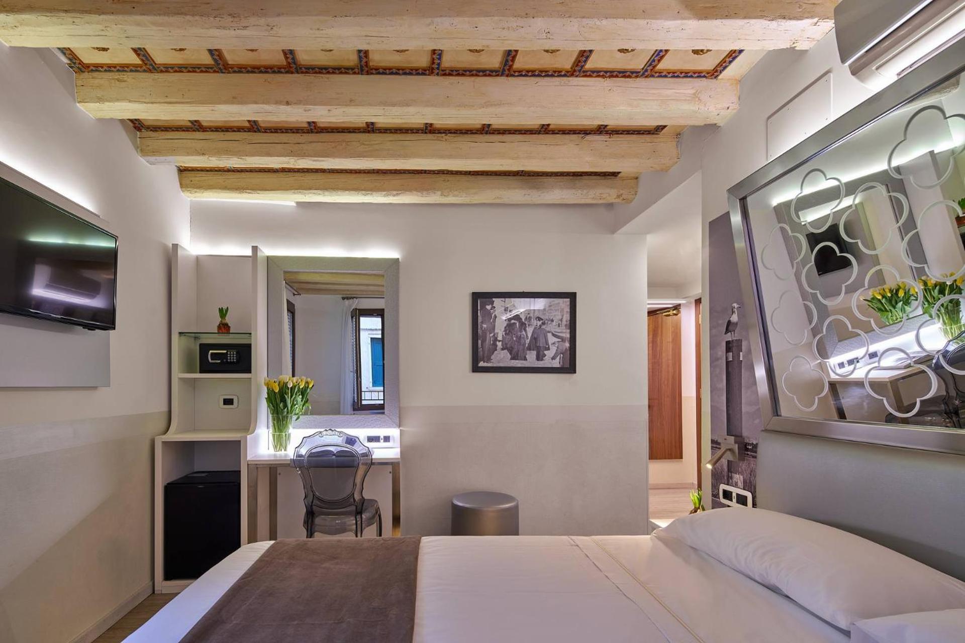 Unahotels Ala Venezia-adults 16