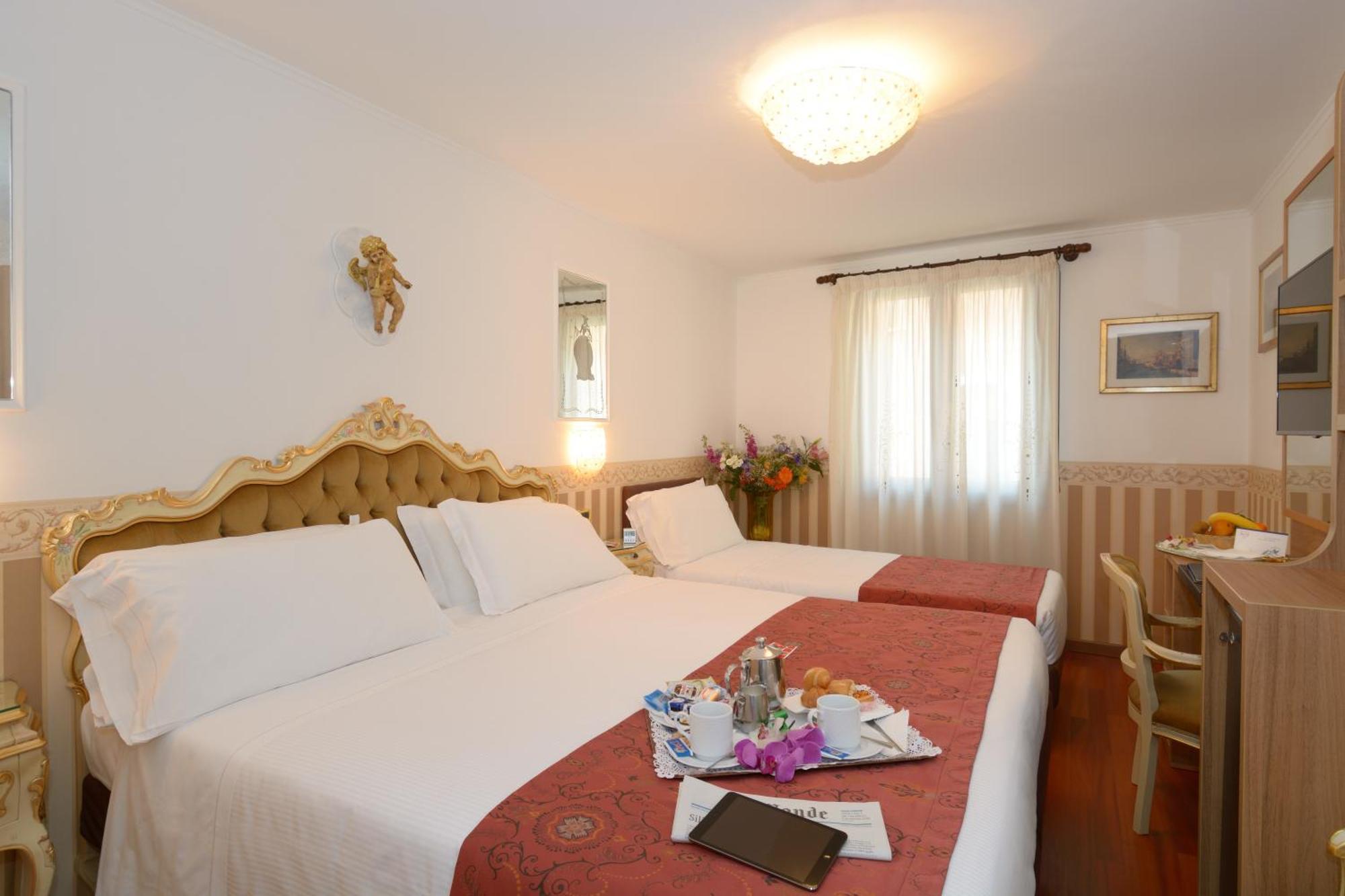 Hotel Unahotels Ala Venezia-adults 16
