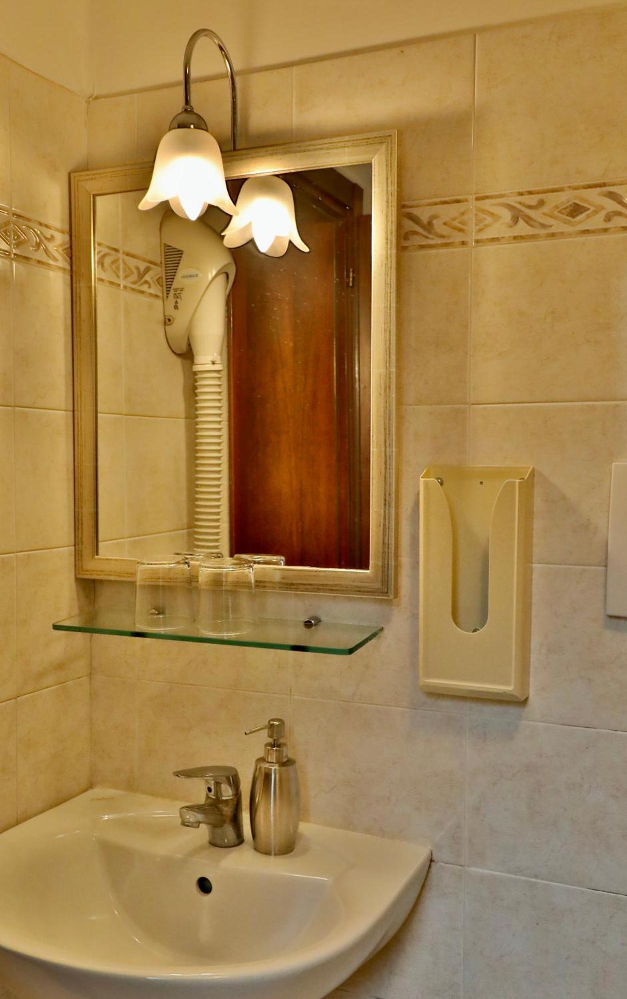 Noemi Hotel 3*