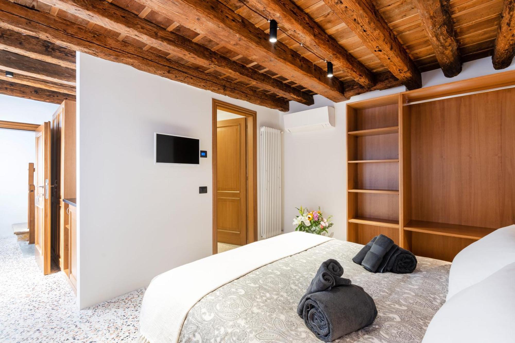 Intera Palazzina Al Centro Di Casa de férias Veneza