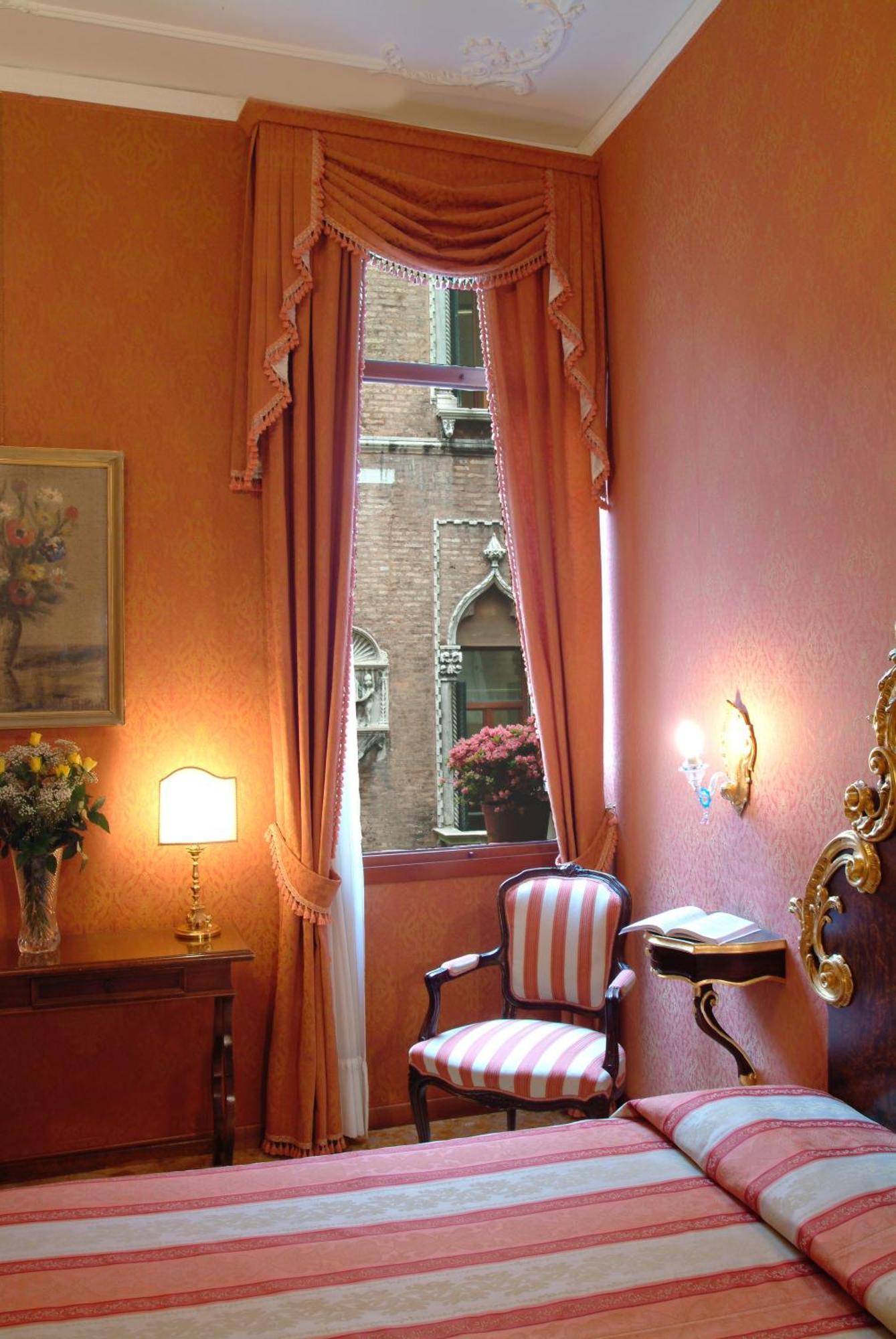 Hotel Ateneo 3*