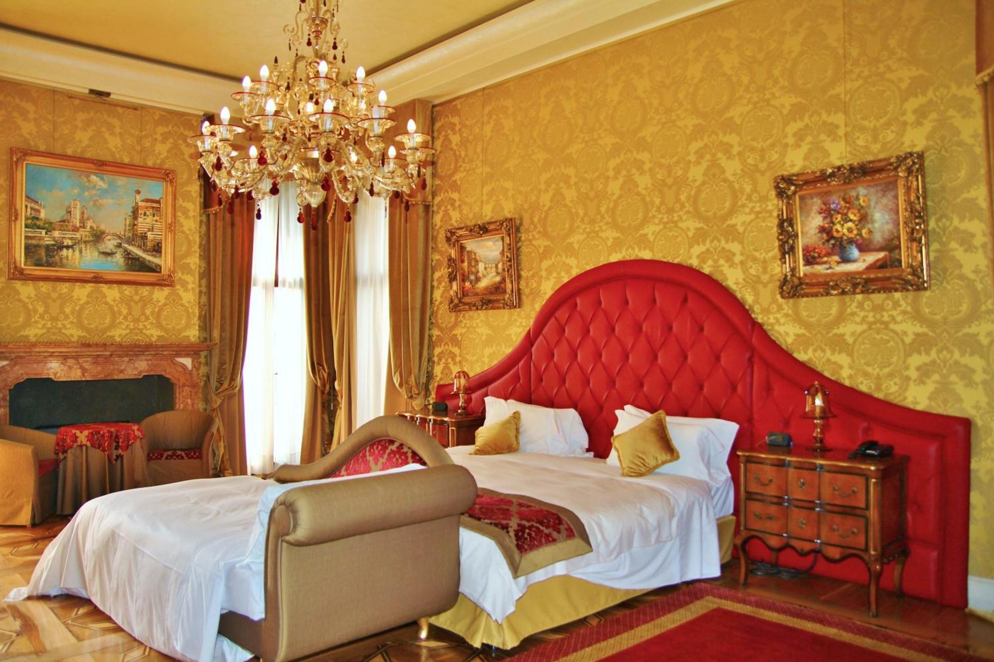 Hotel Pesaro Palace