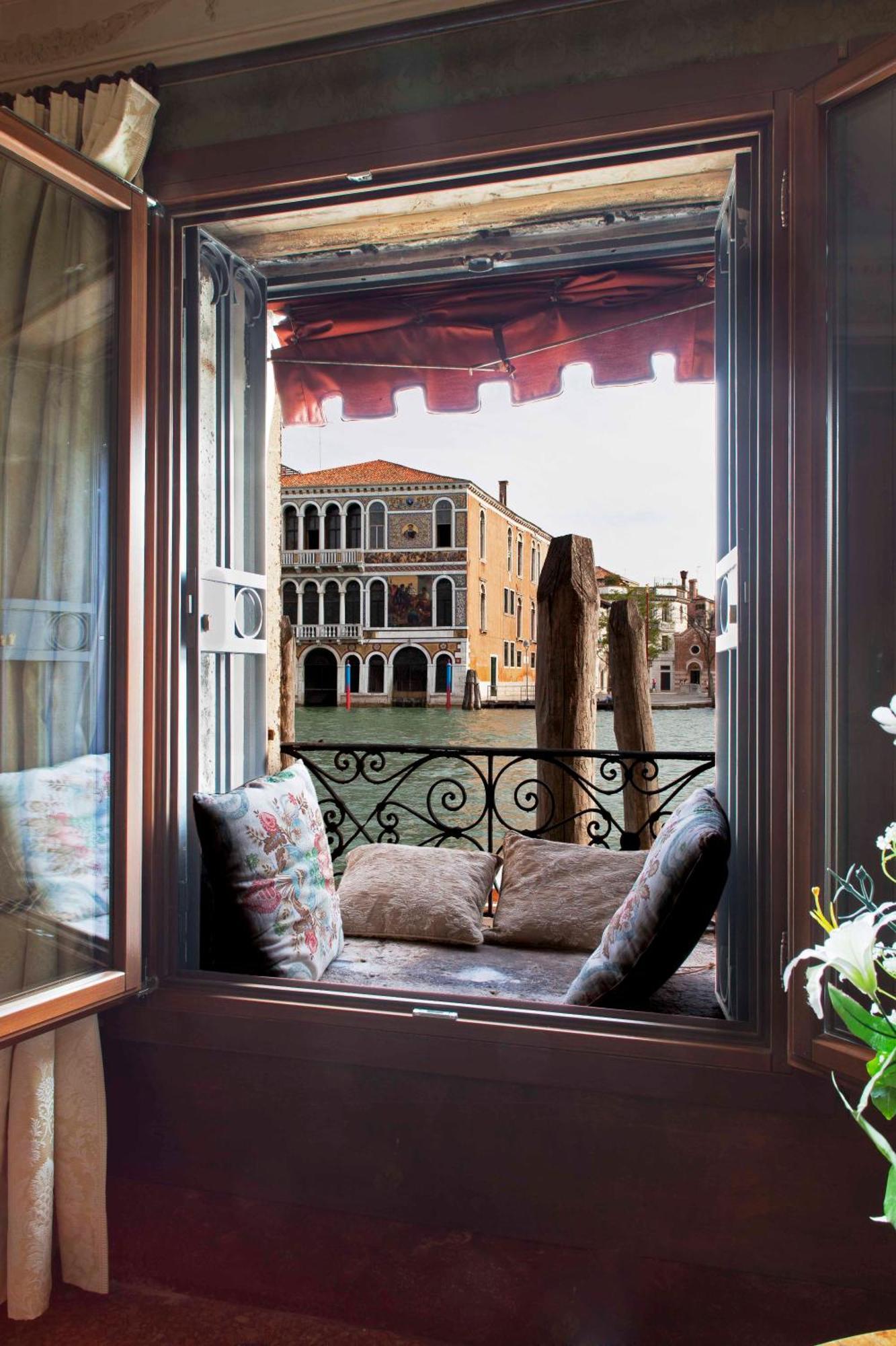 Palazzetto Pisani Grand Canal