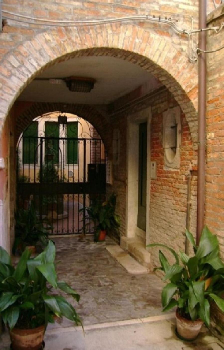 Holiday home San Barnaba Artist's District House