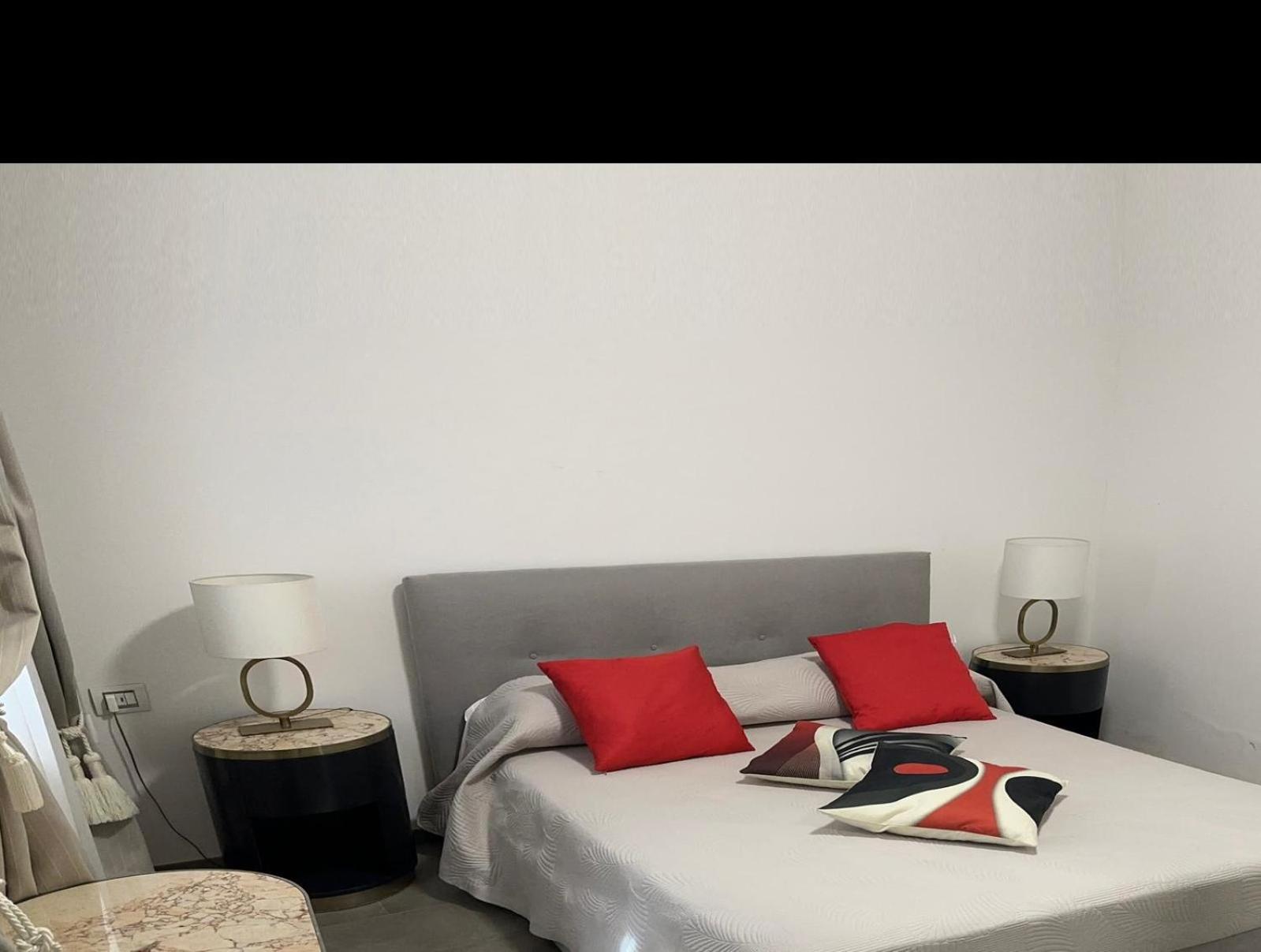 With Private Courtyard Apartment *