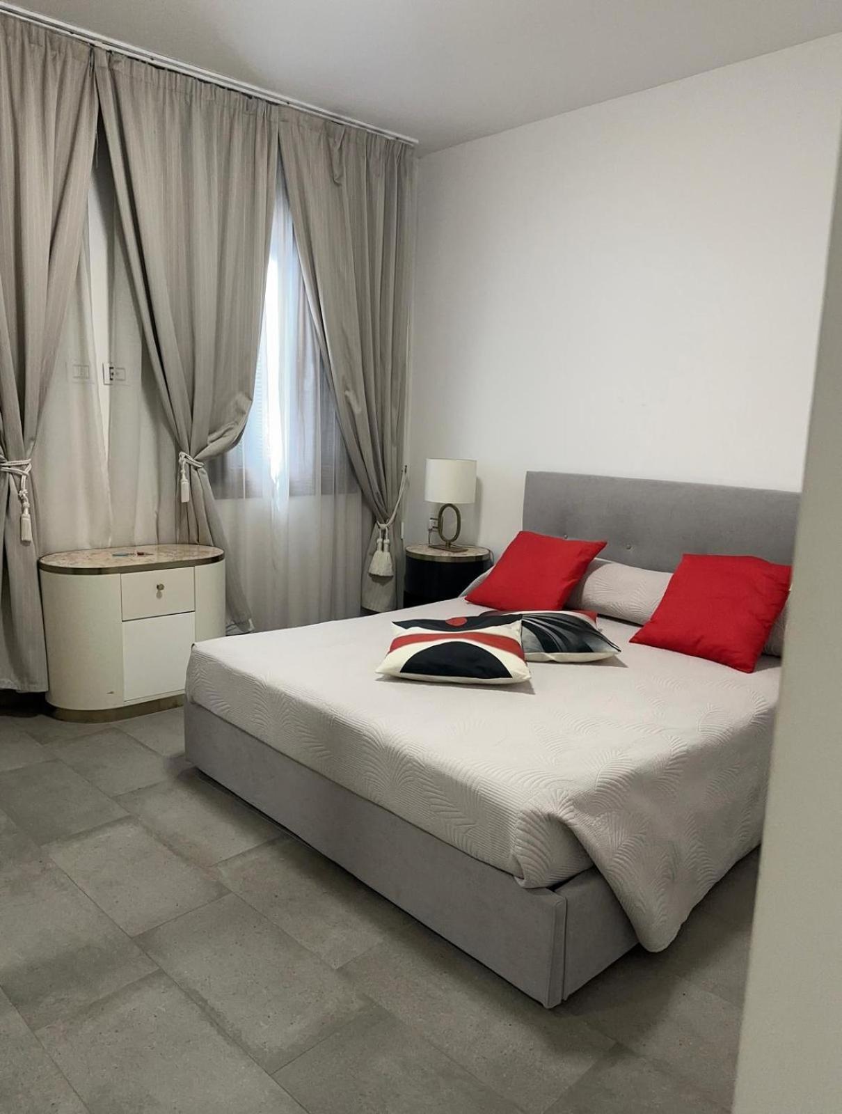With Private Courtyard Apartment Venice