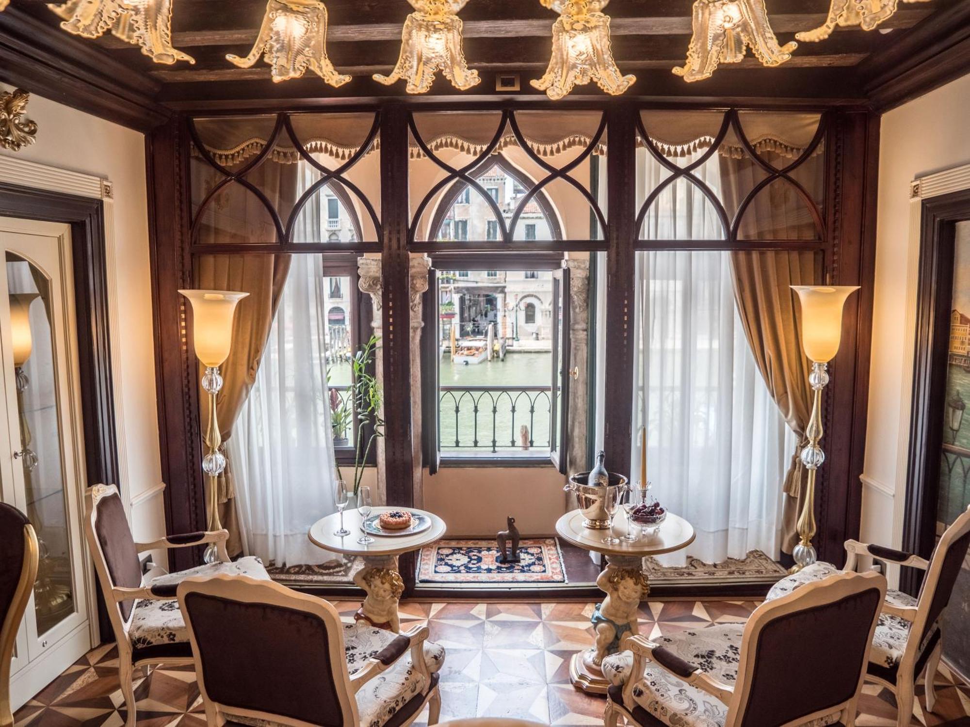 Ego' Boutique - The Silk Road Venice