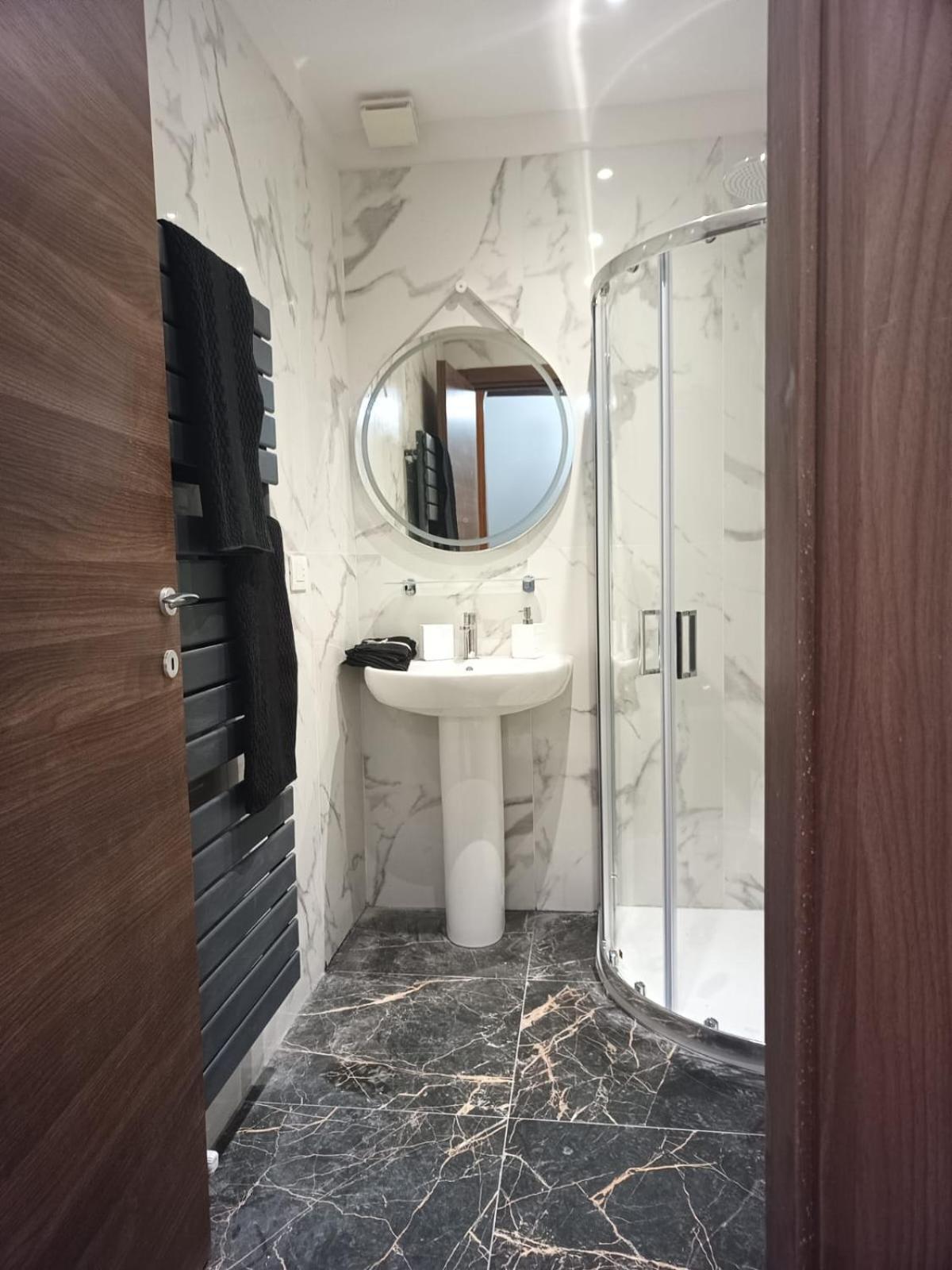 In - Luxury Apartment *