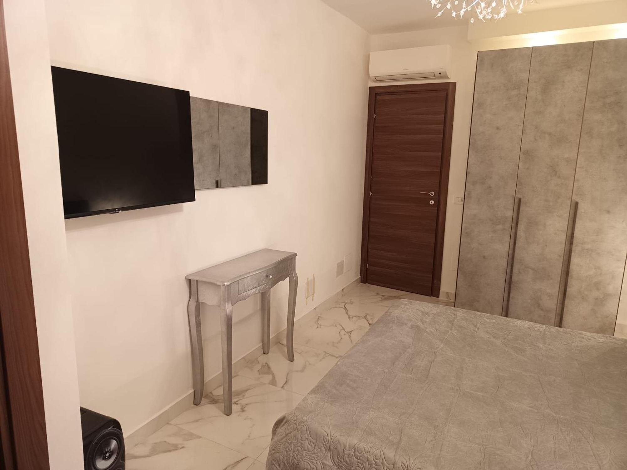 In - Luxury Apartment *