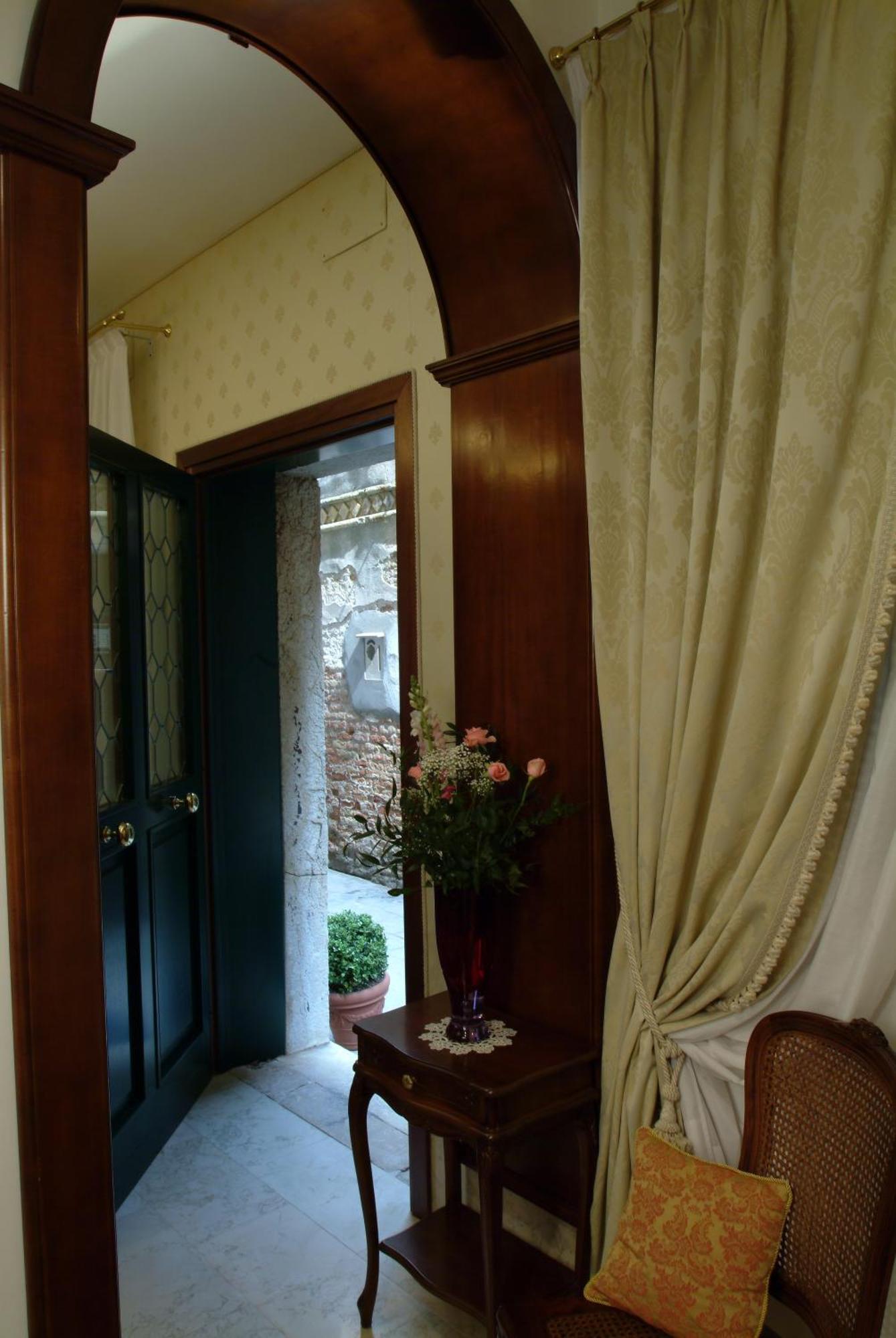 Apostoli Palace 3* Venice